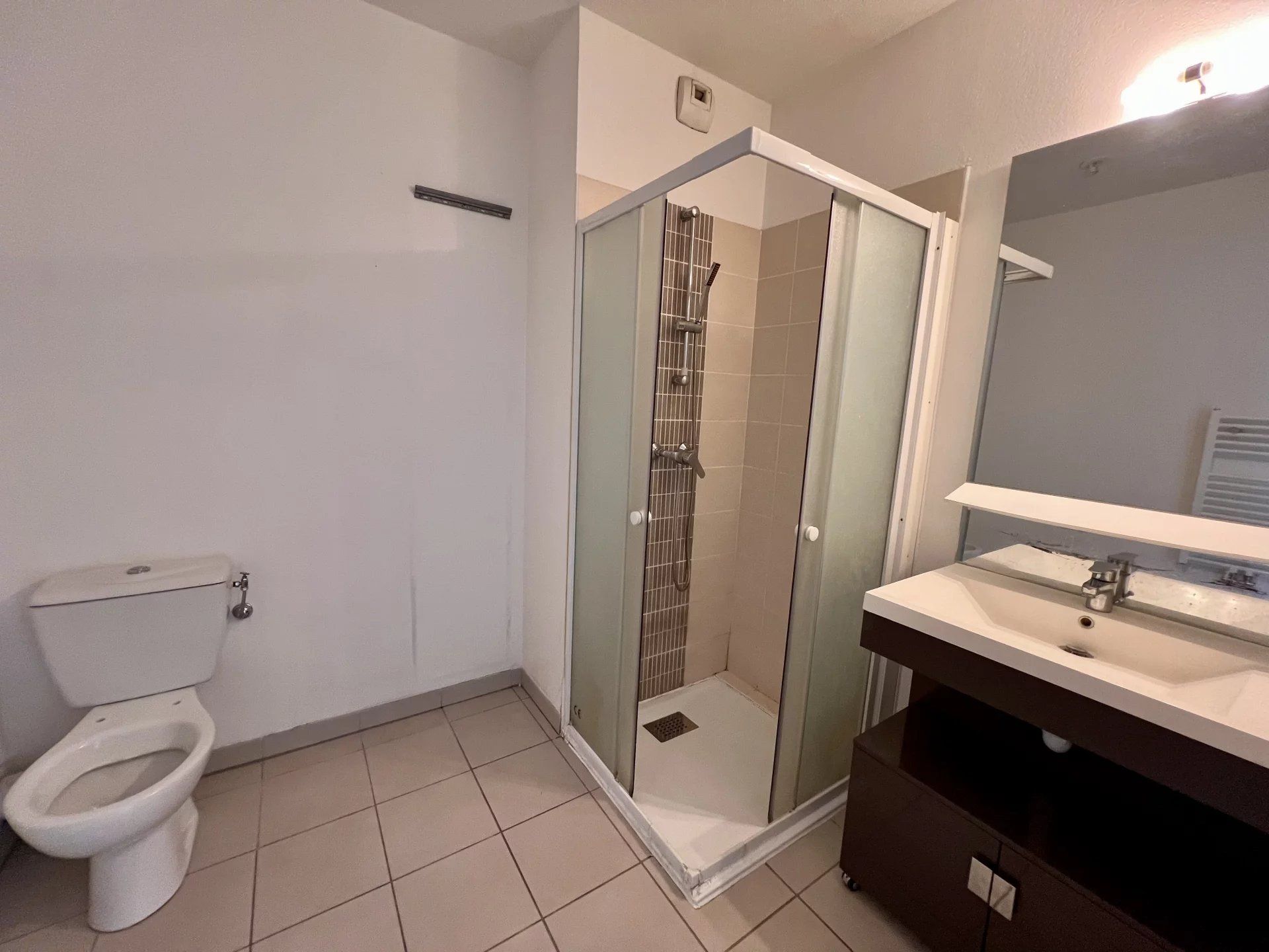 T2 en location avec balcon, stationnement et vue dégagée - 13003