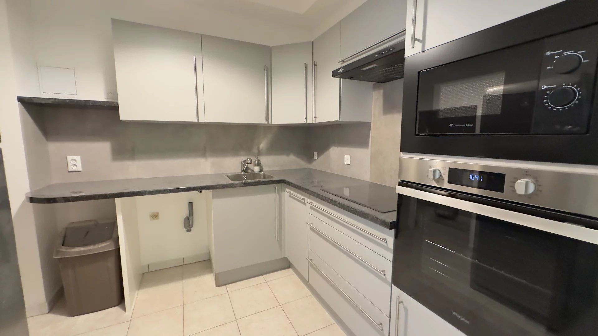 Meyreuil appartement meublé T3 avec deux terrasses et place parking
