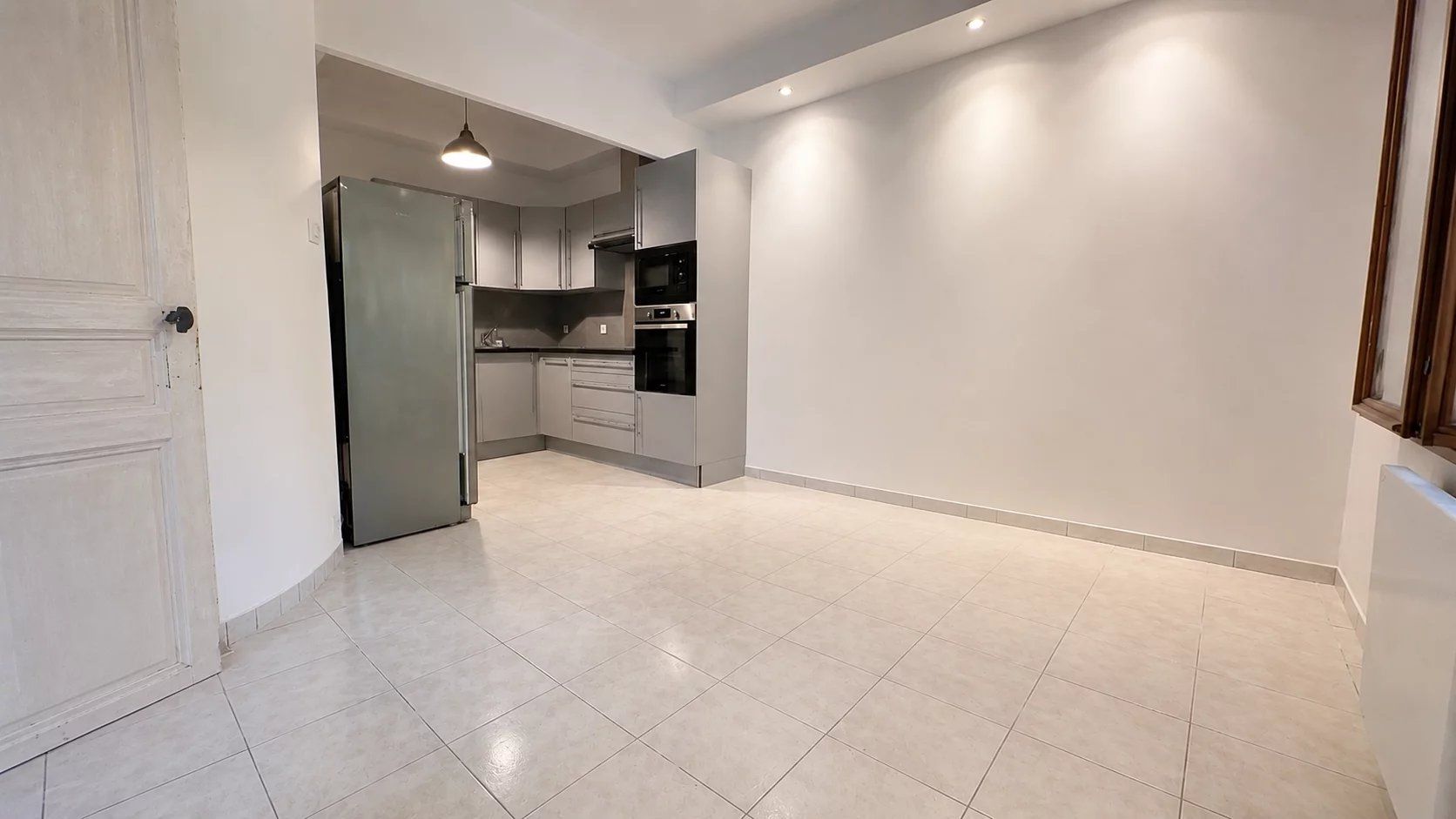 Meyreuil appartement meublé T3 avec deux terrasses et place parking