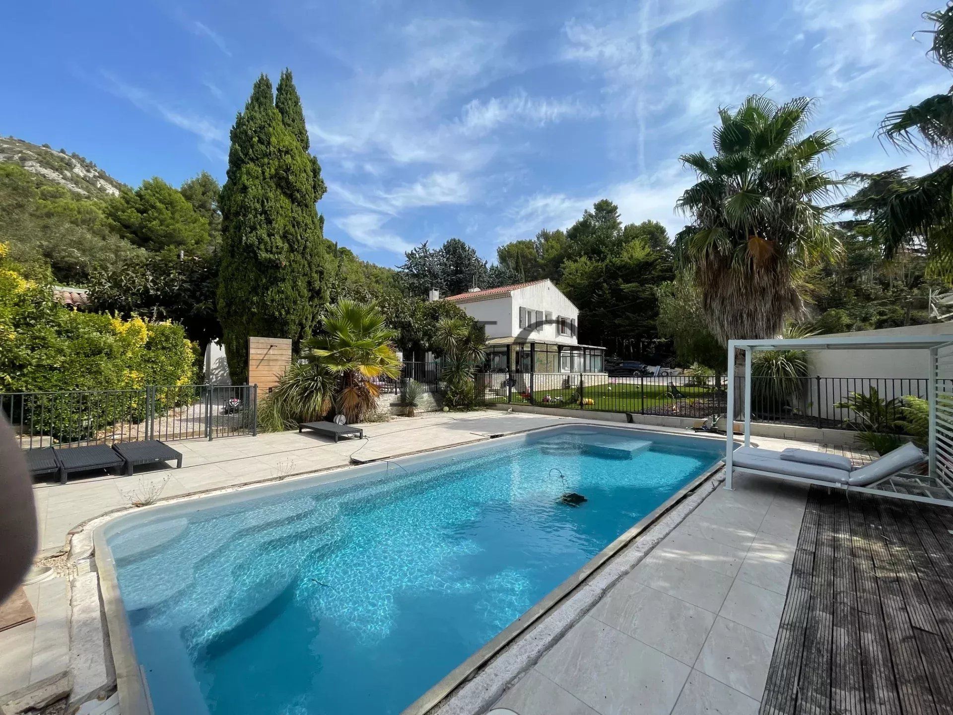 PROPRIETE -  EOURES - AUBAGNE