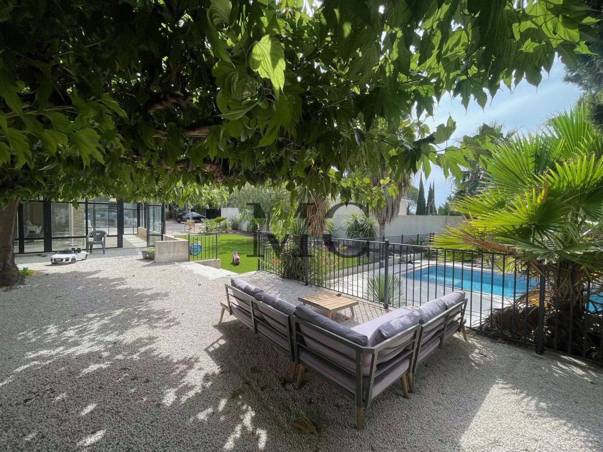 PROPRIETE -  EOURES - AUBAGNE