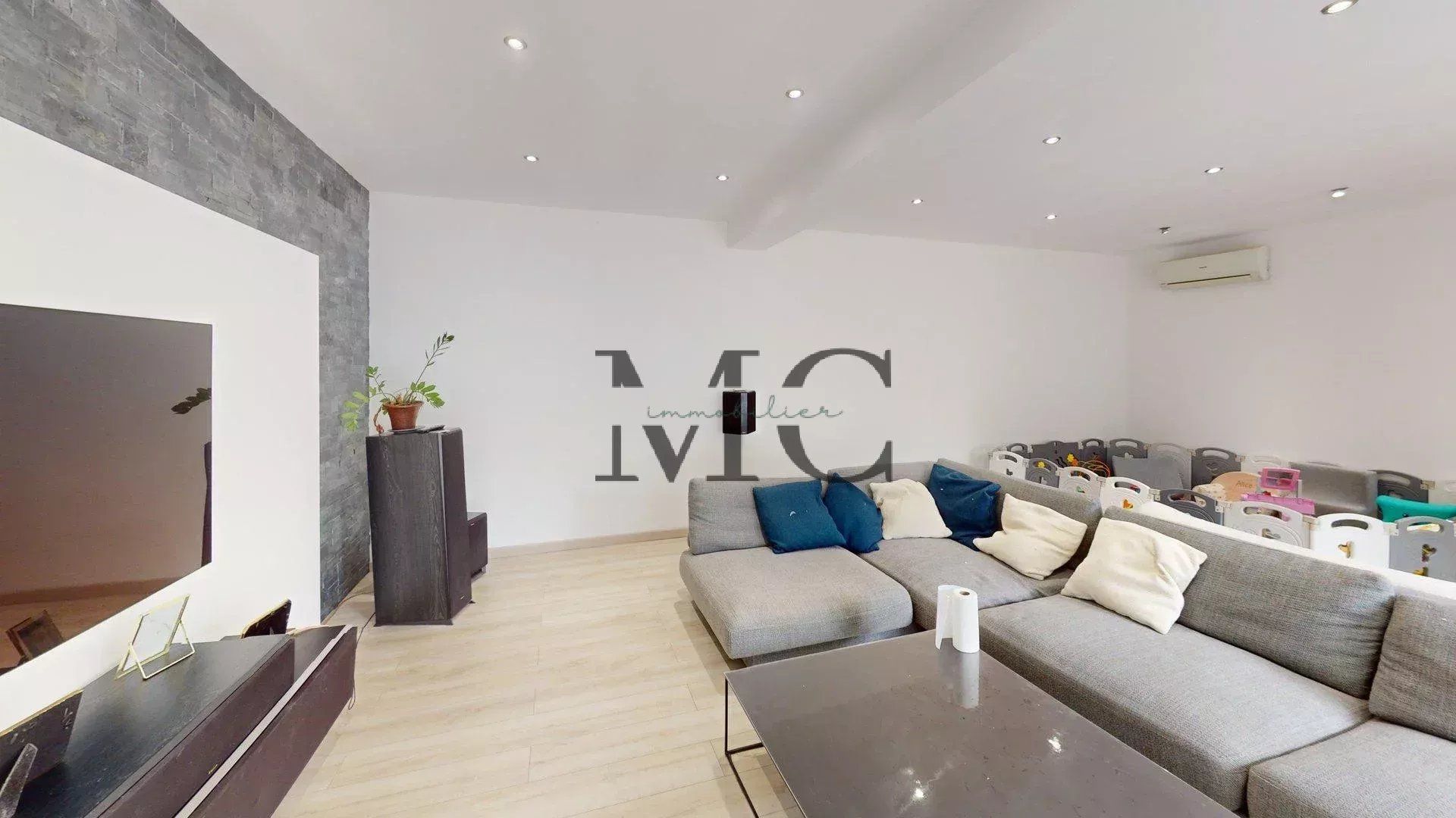 PROPRIETE -  EOURES - AUBAGNE