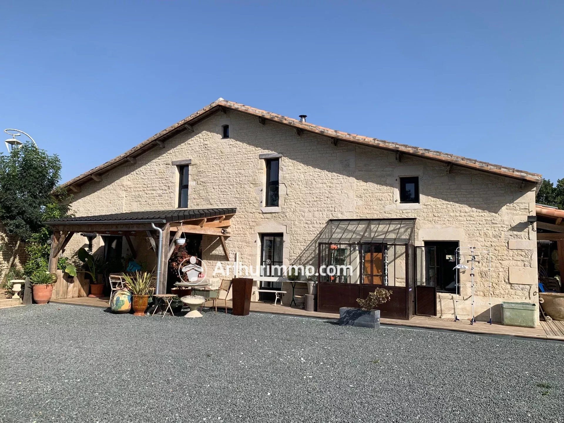 Belle maison de caractère de 225 m² avec grand terrain clos