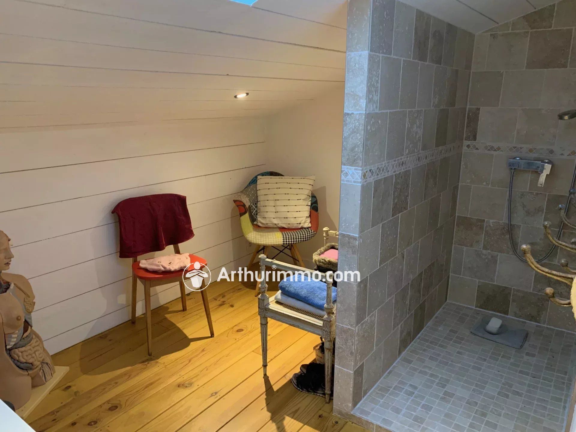 Belle maison de caractère de 225 m² avec grand terrain clos
