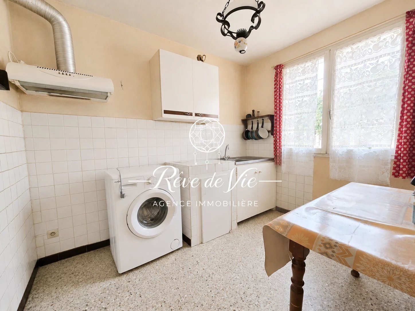 MAISON 5 PIÈCES PROCHE DES COMMERCES AVEC DE BEAUX EXTERIEURS