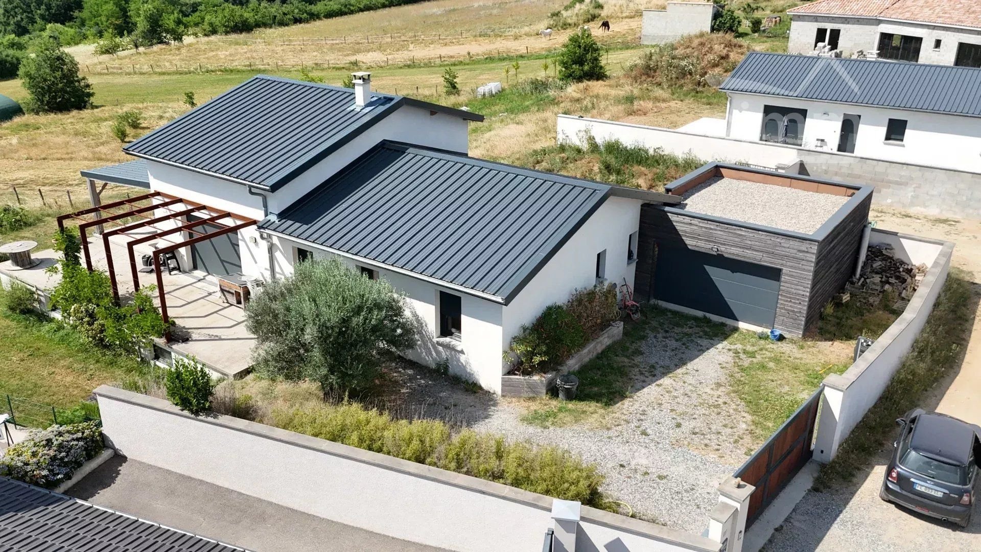 Villa contemporaine 2017 de 161 m² avec vue sur le Pilat à Thorrenc