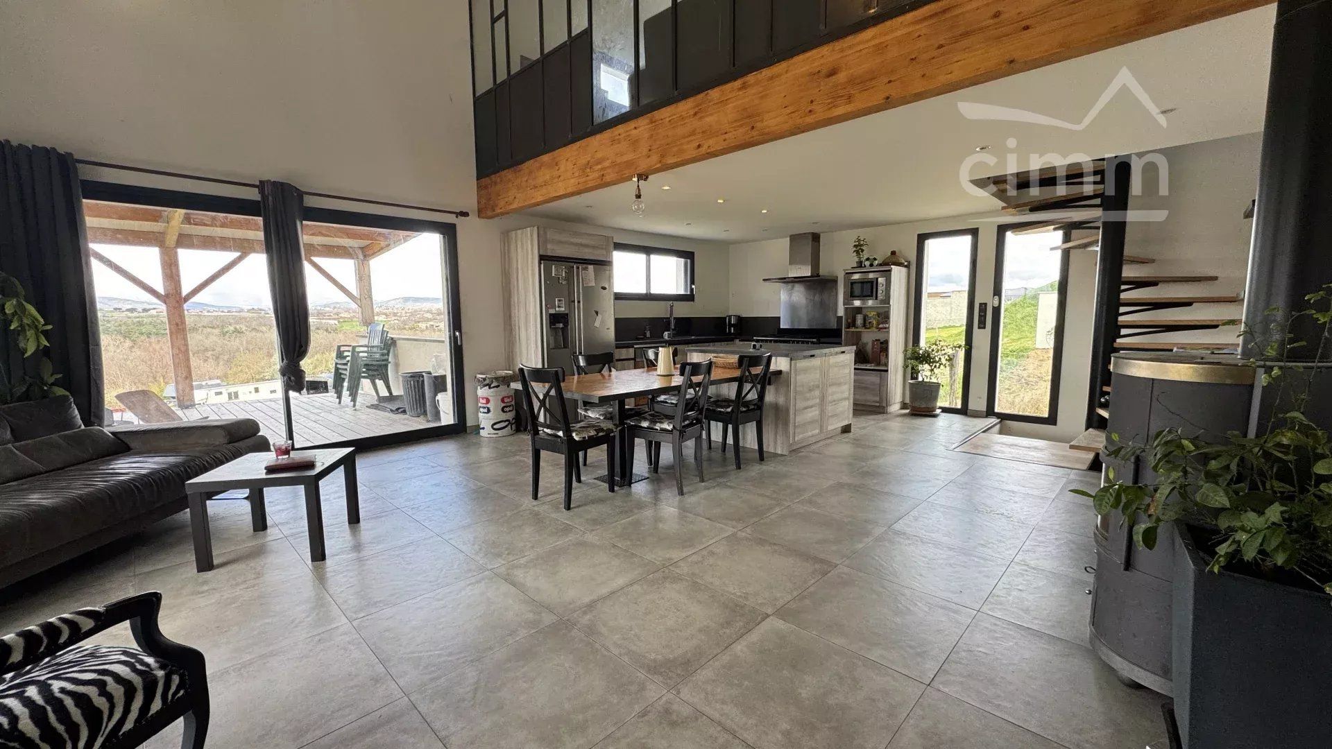 Villa contemporaine 2017 de 161 m² avec vue sur le Pilat à Thorrenc