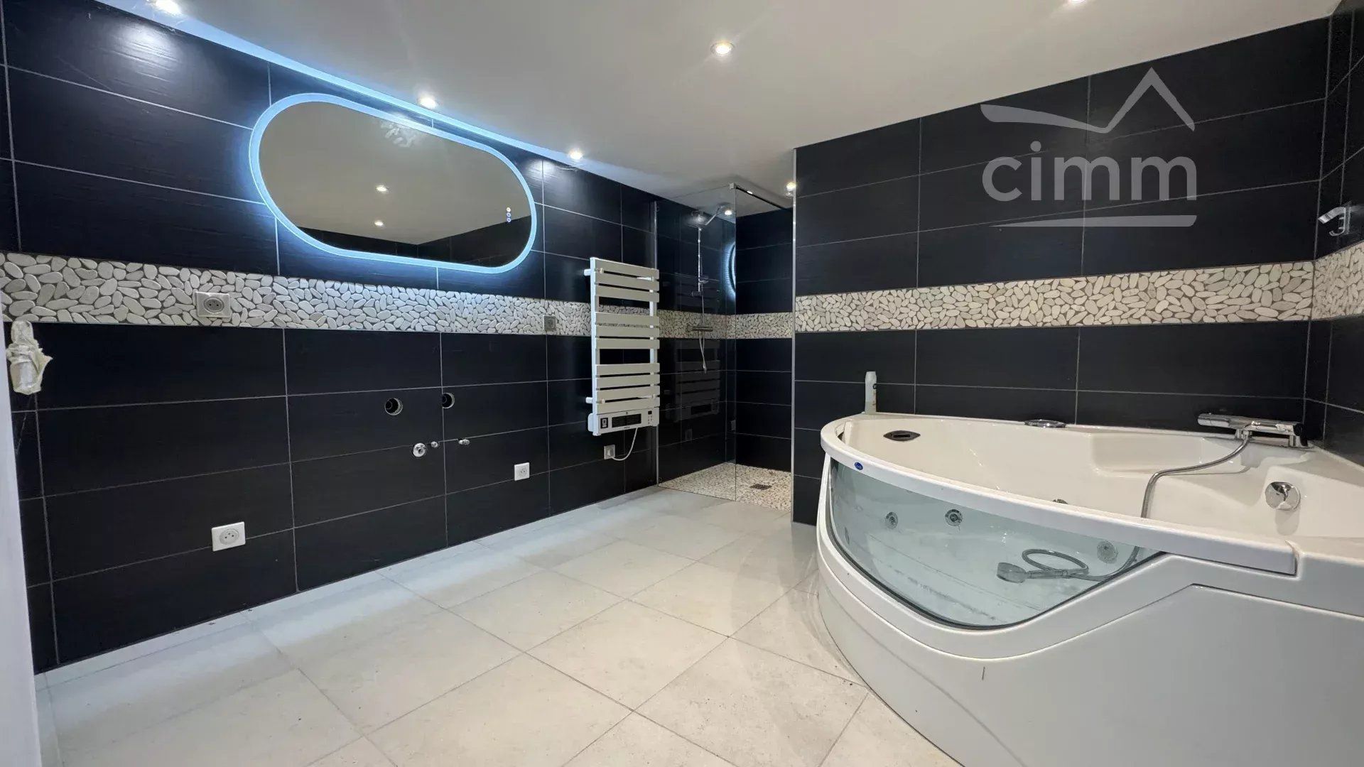 Villa contemporaine 2017 de 161 m² avec vue sur le Pilat à Thorrenc