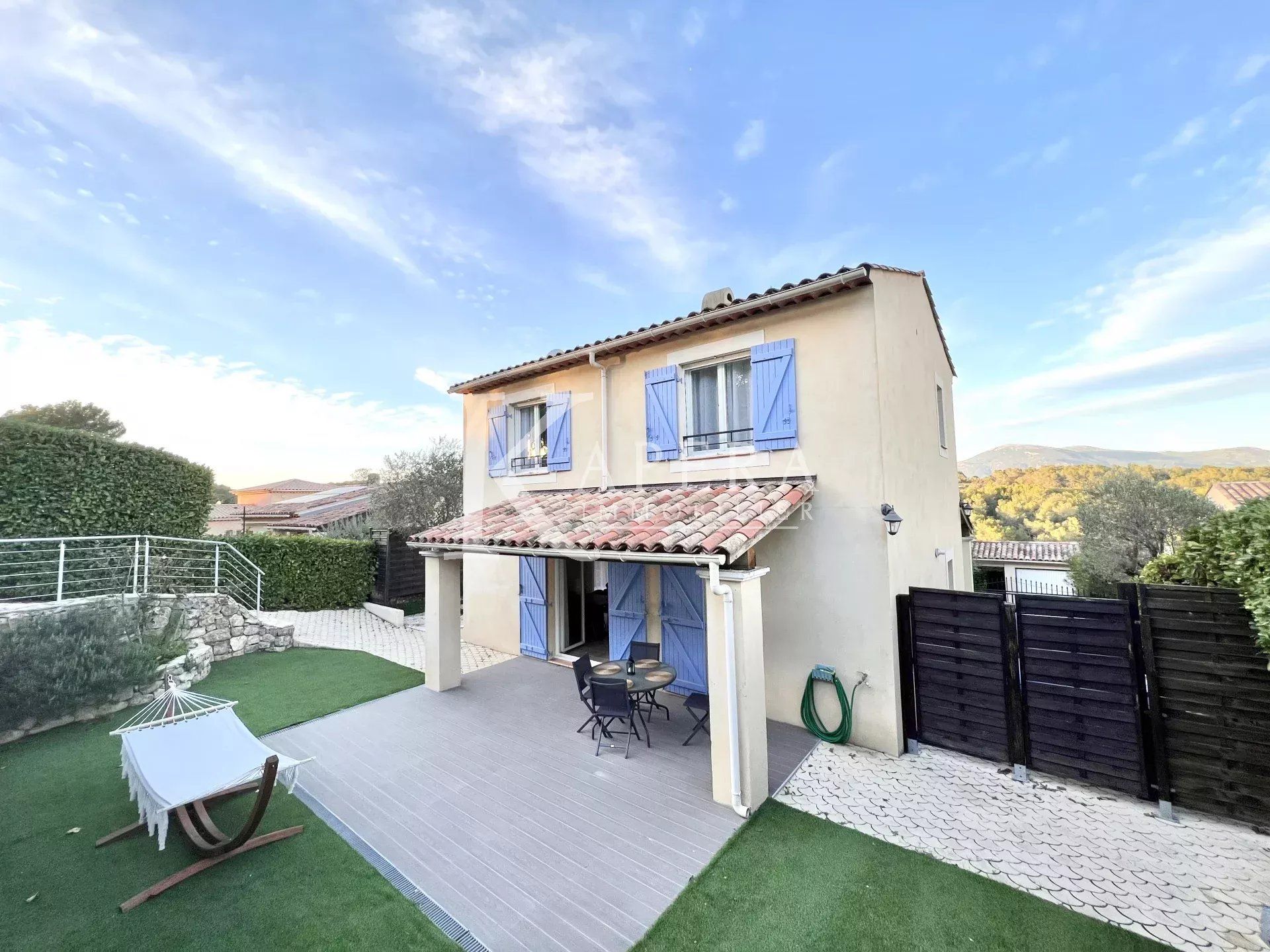 LOCATION VILLA 5P- VALBONNE-PISCINE