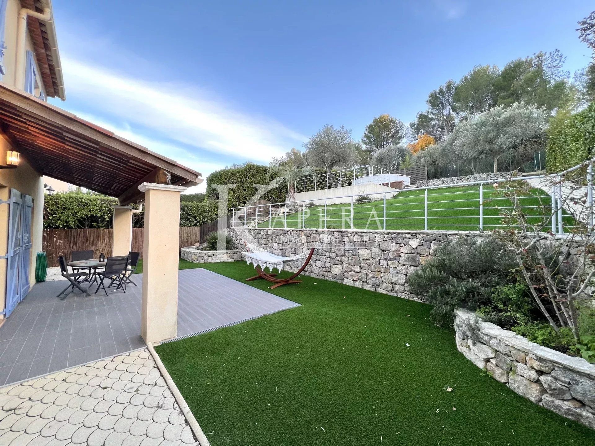 LOCATION VILLA 5P- VALBONNE-PISCINE
