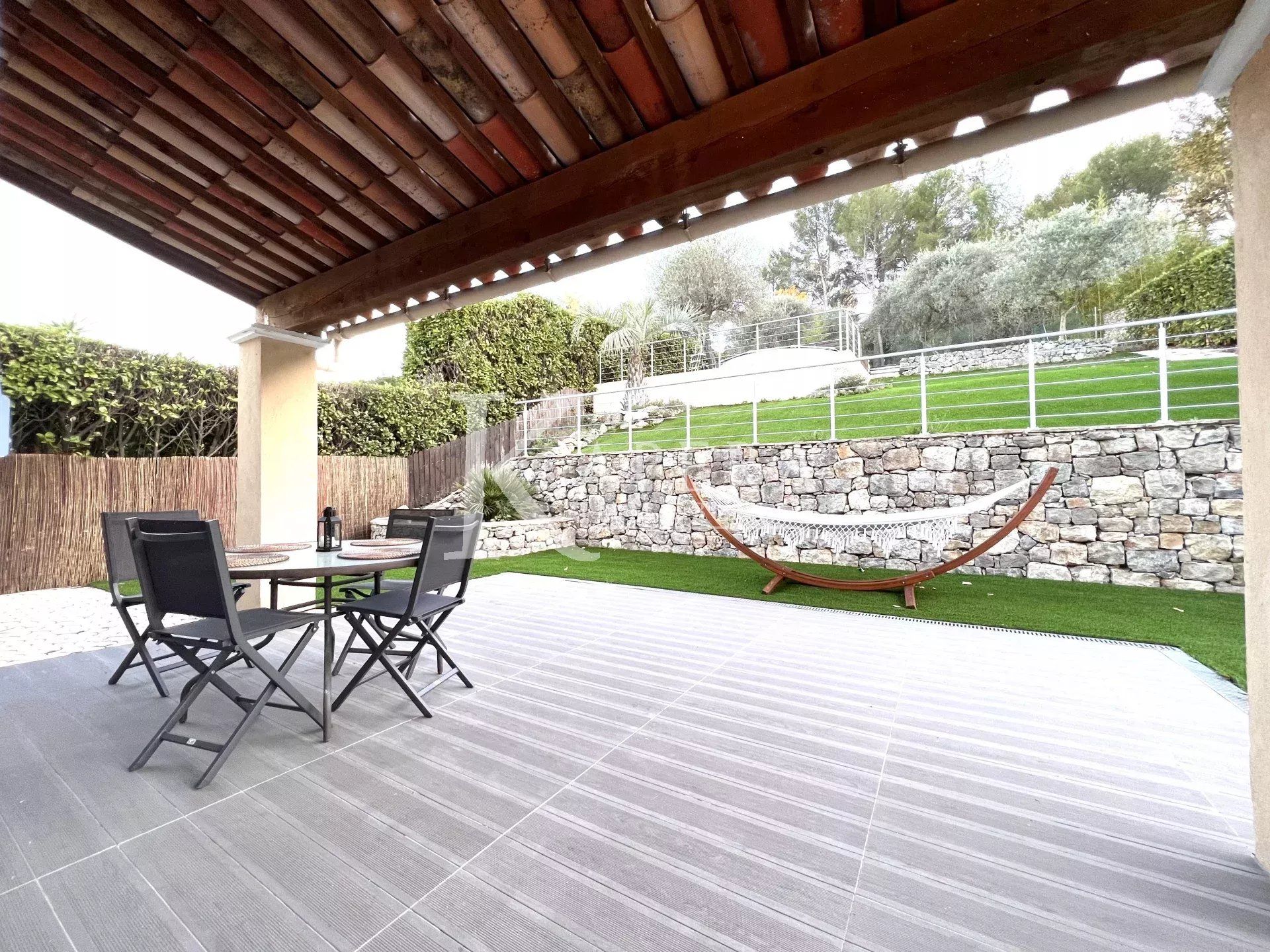 LOCATION VILLA 5P- VALBONNE-PISCINE