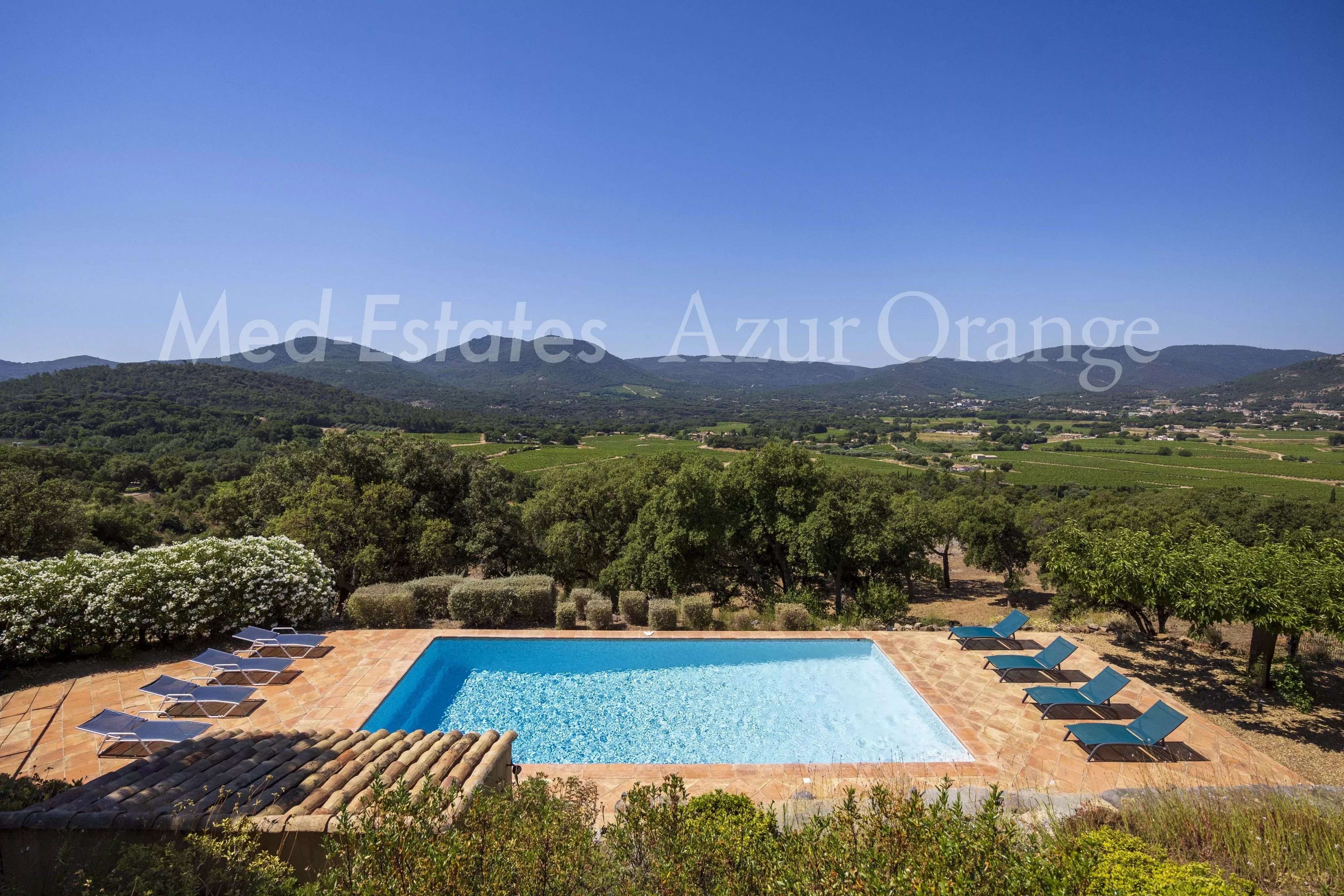 Superbe villa provençale avec piscine à Le Plan-de-la-Tour