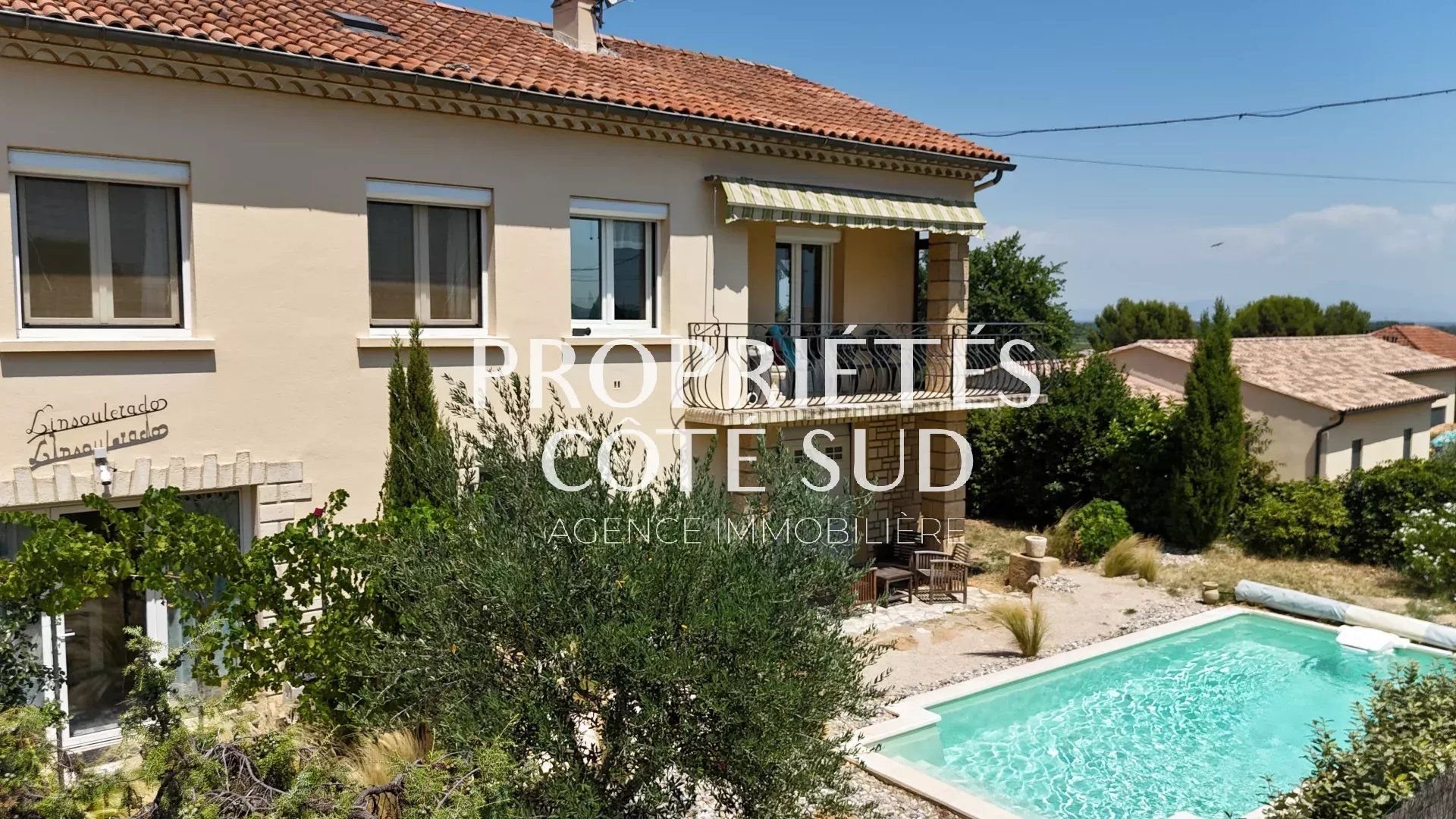 Maison 135 m2 avec terrain 585 m2 et piscine