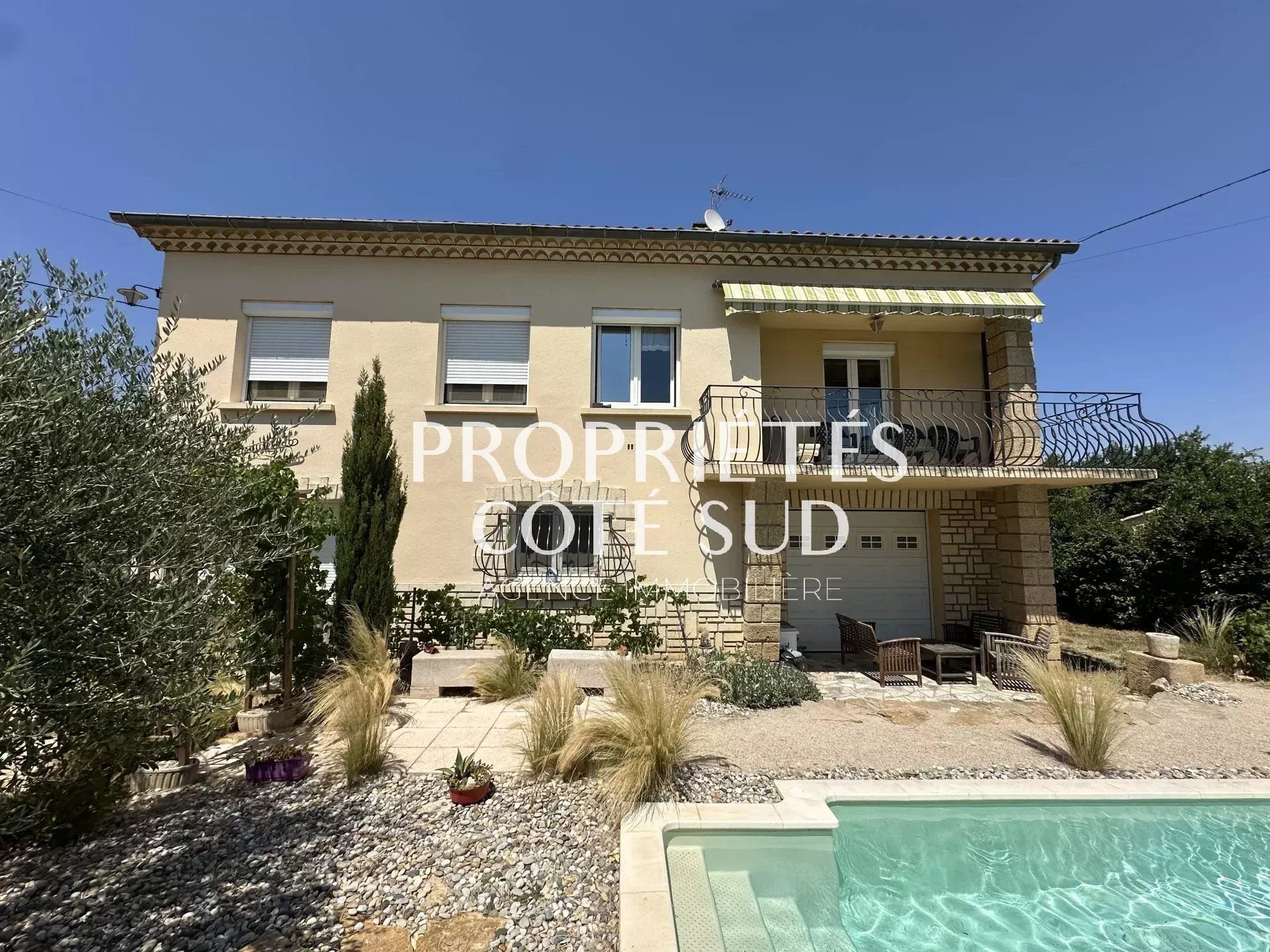 Maison 135 m2 avec terrain 585 m2 et piscine