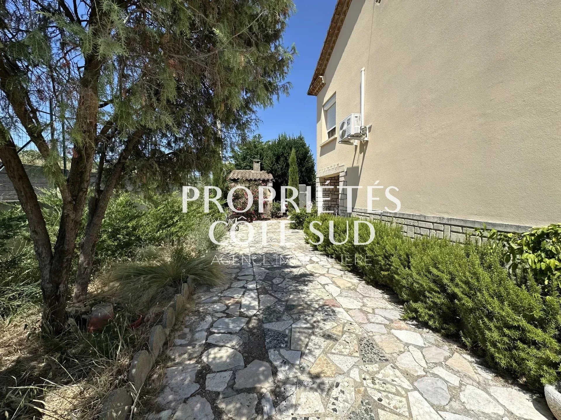 Maison 135 m2 avec terrain 585 m2 et piscine