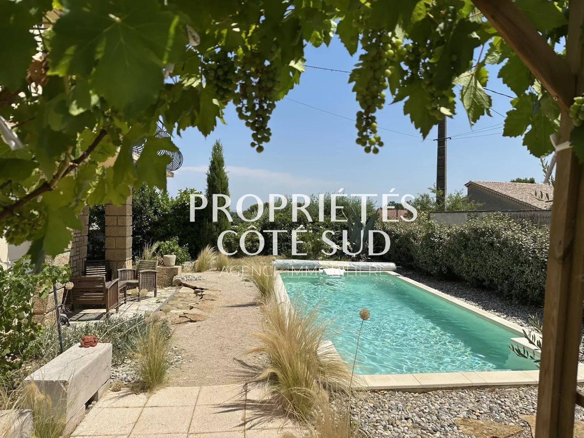 Maison 135 m2 avec terrain 585 m2 et piscine