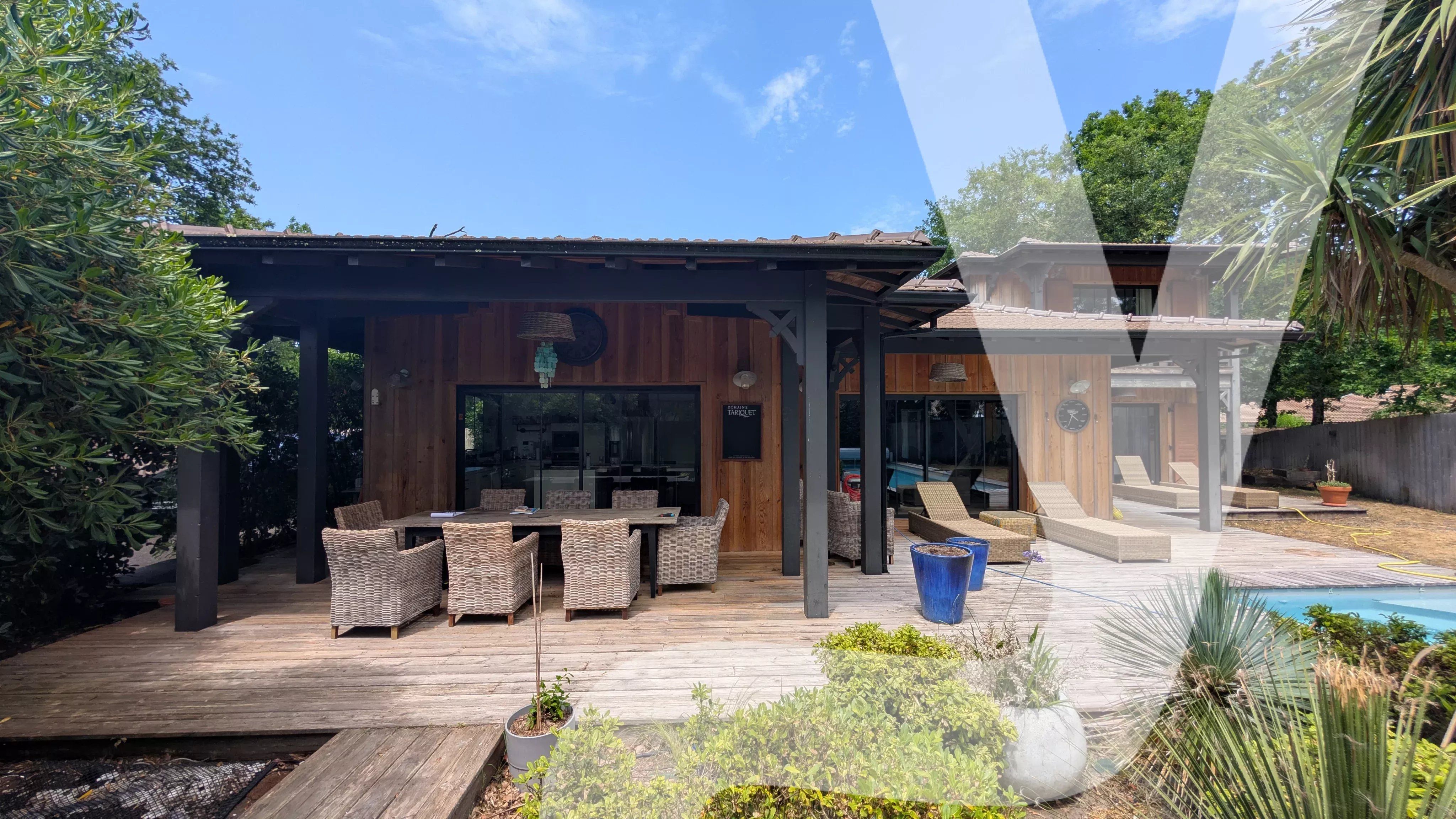Propriété d'exception avec lodge indépendant et piscine chauffée