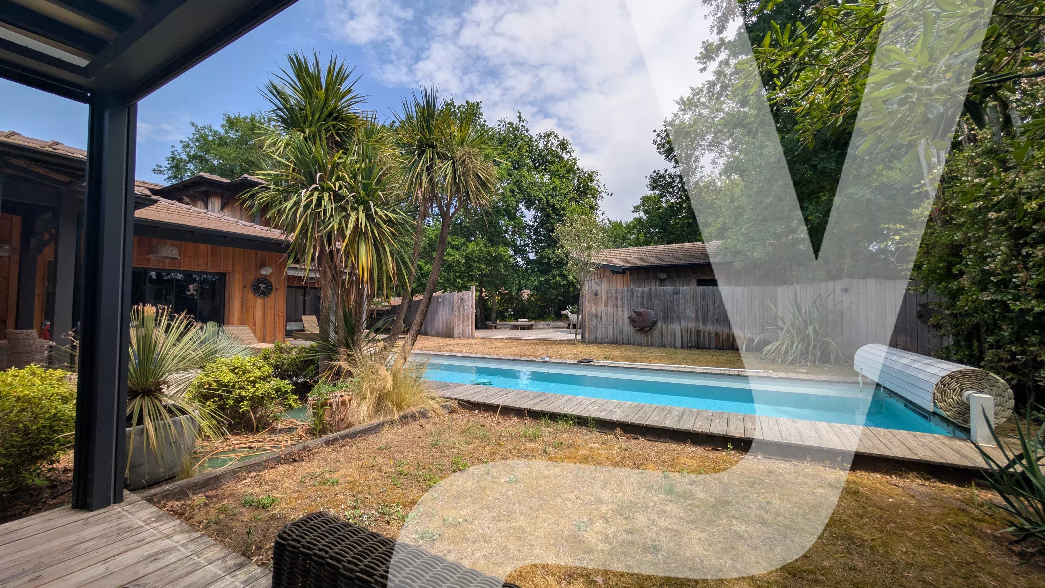 Propriété d'exception avec lodge indépendant et piscine chauffée