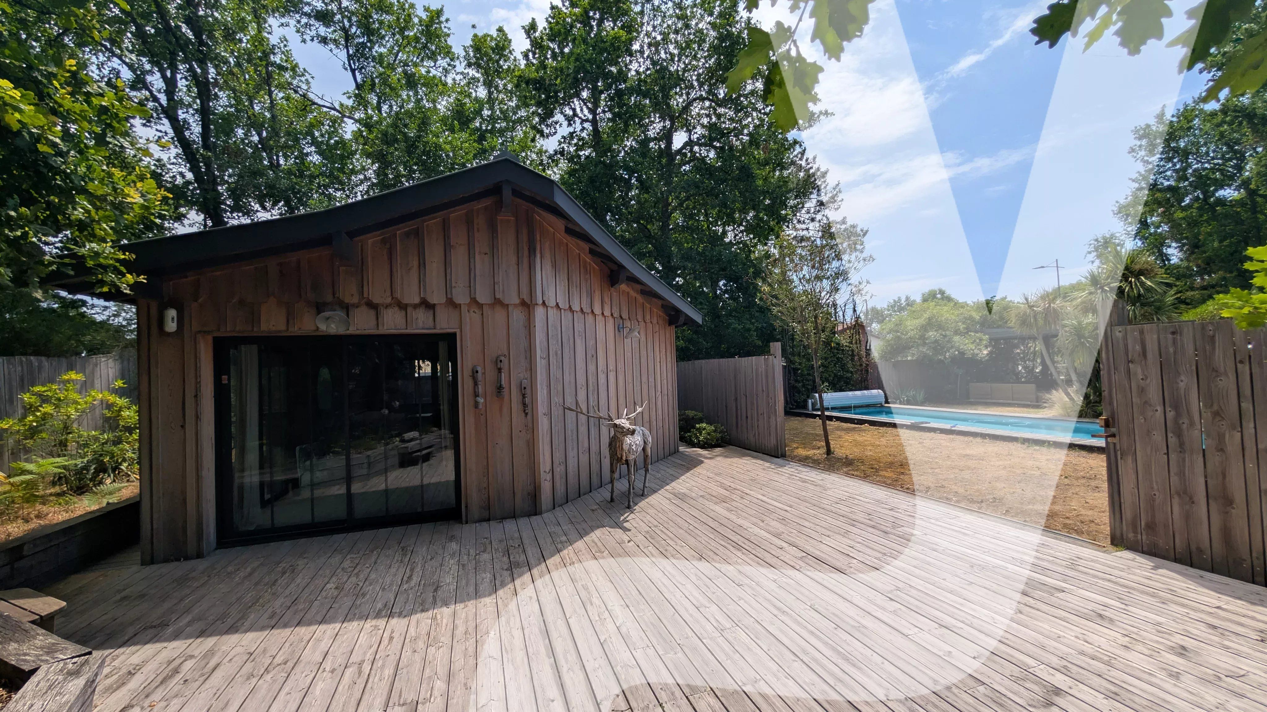 Propriété d'exception avec lodge indépendant et piscine chauffée