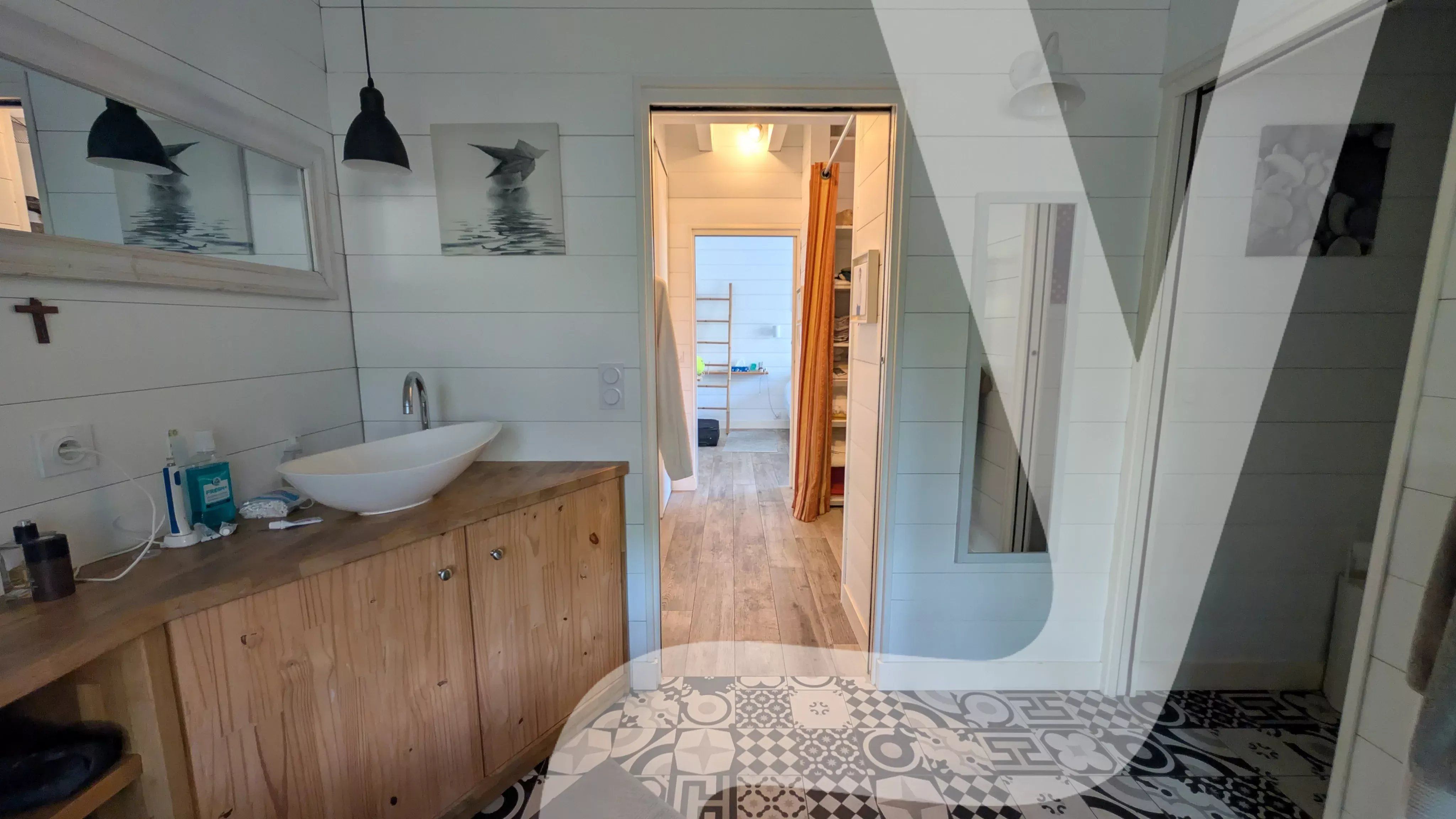 Propriété d'exception avec lodge indépendant et piscine chauffée