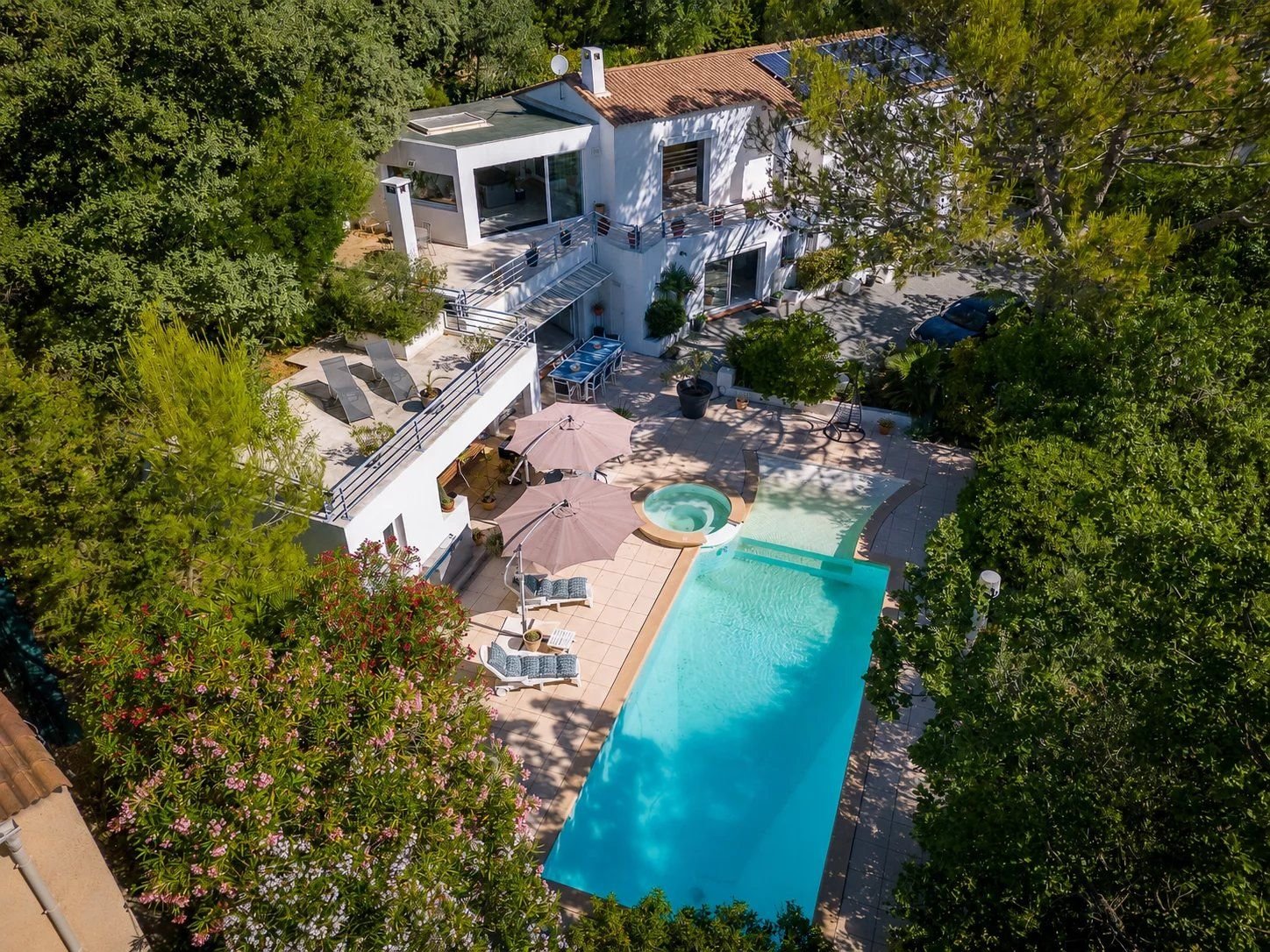 PEYPIN Au calme absolu, superbe maison familiale avec piscine et jardin