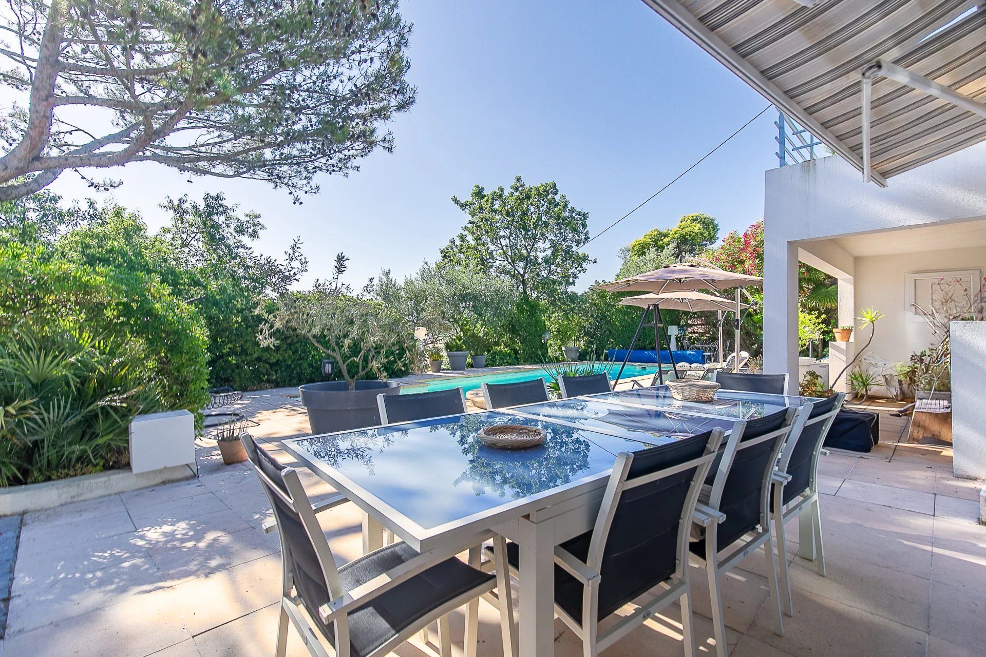 PEYPIN Au calme absolu, superbe maison familiale avec piscine et jardin