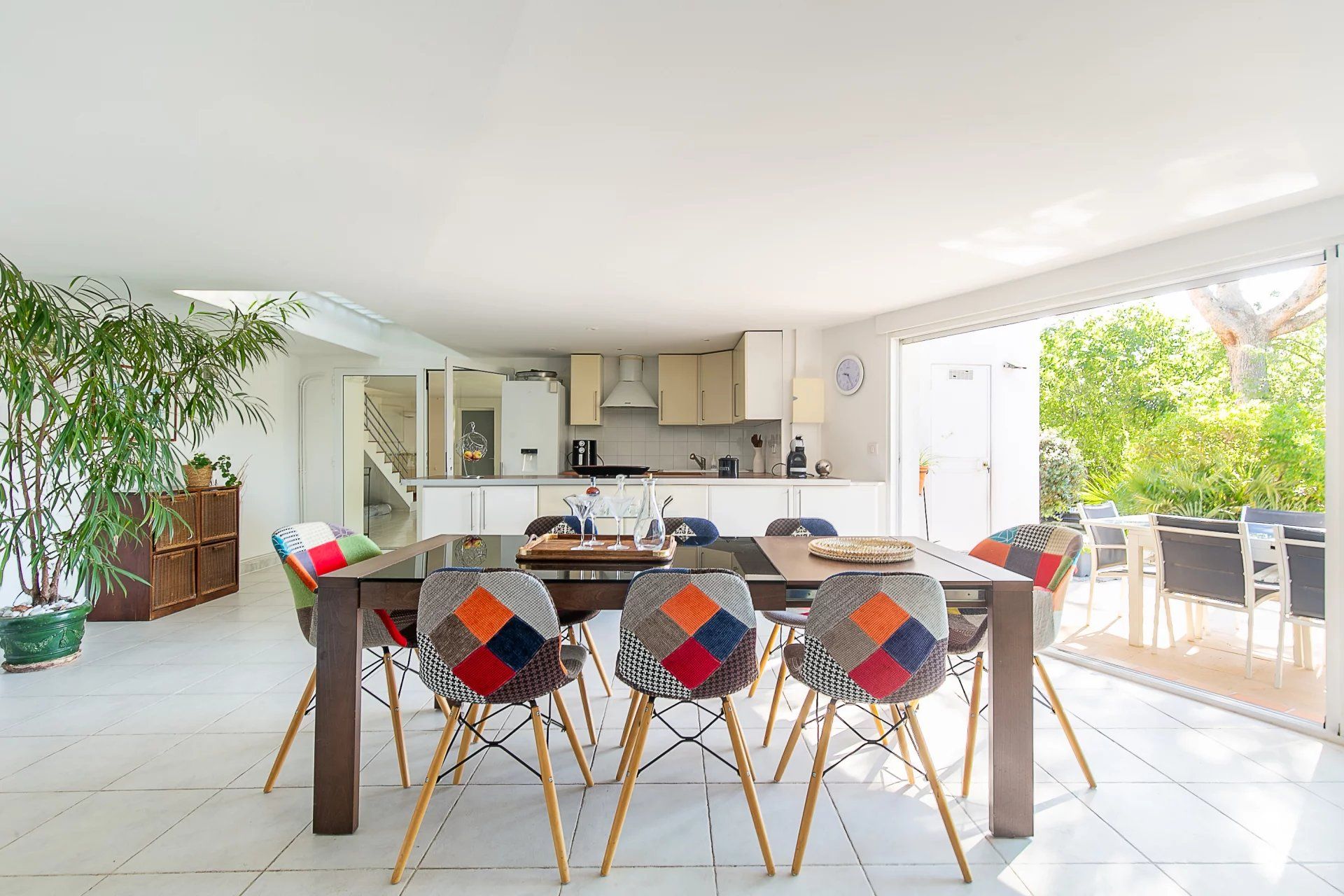 PEYPIN Au calme absolu, superbe maison familiale avec piscine et jardin