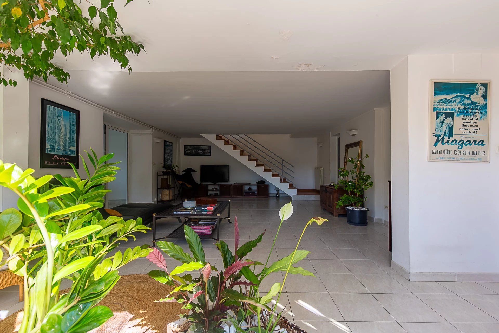 PEYPIN Au calme absolu, superbe maison familiale avec piscine et jardin