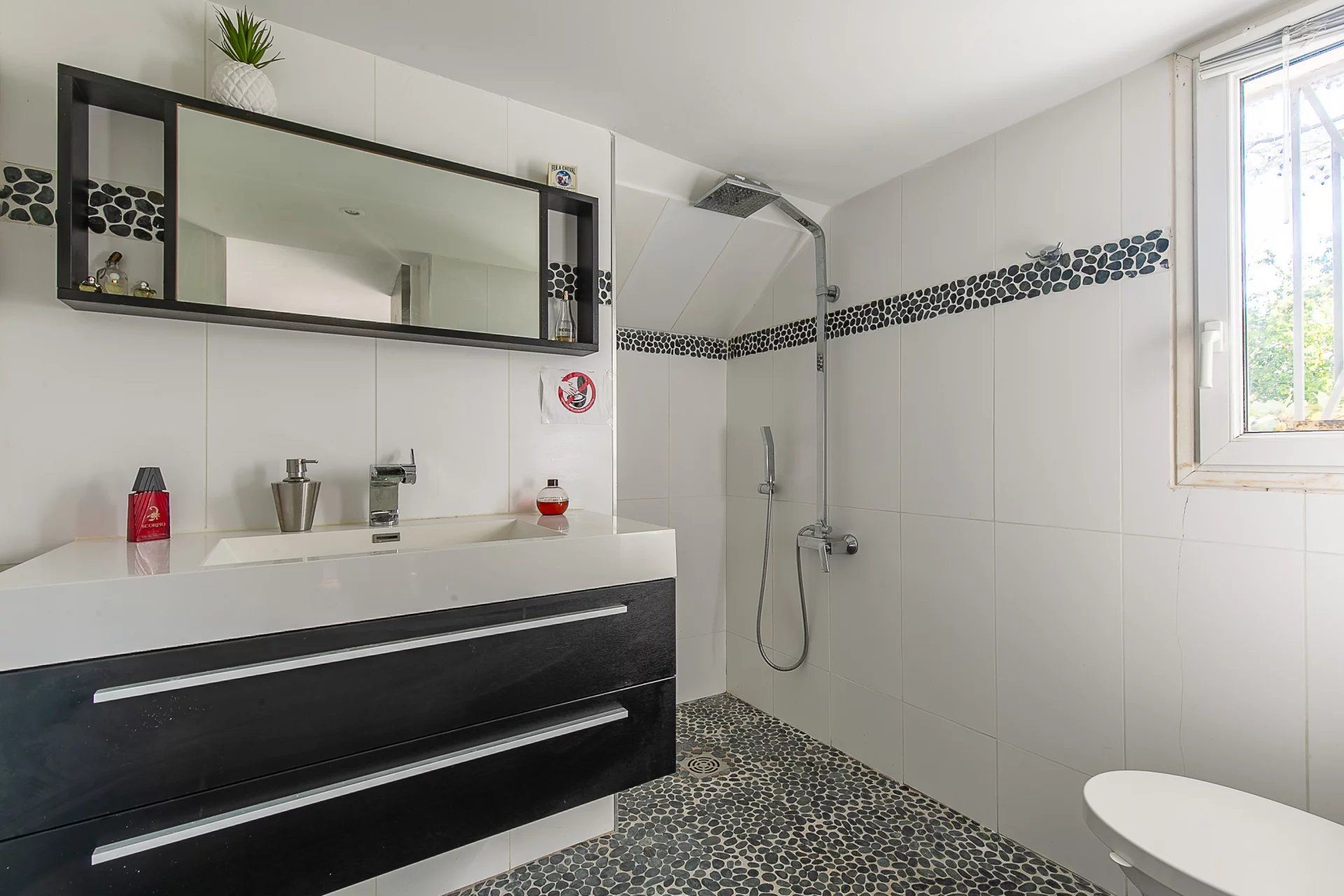 PEYPIN Au calme absolu, superbe maison familiale avec piscine et jardin