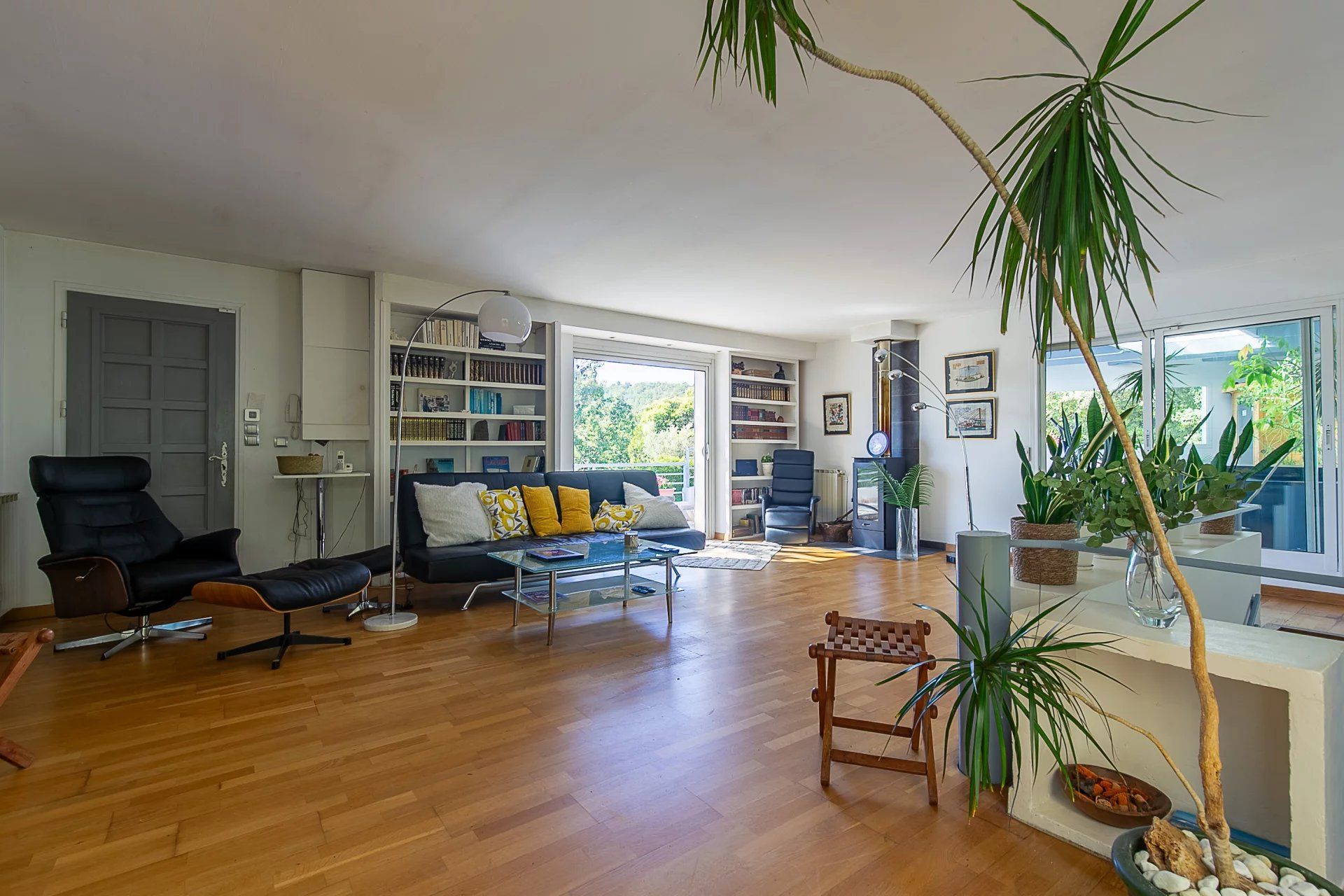 PEYPIN Au calme absolu, superbe maison familiale avec piscine et jardin