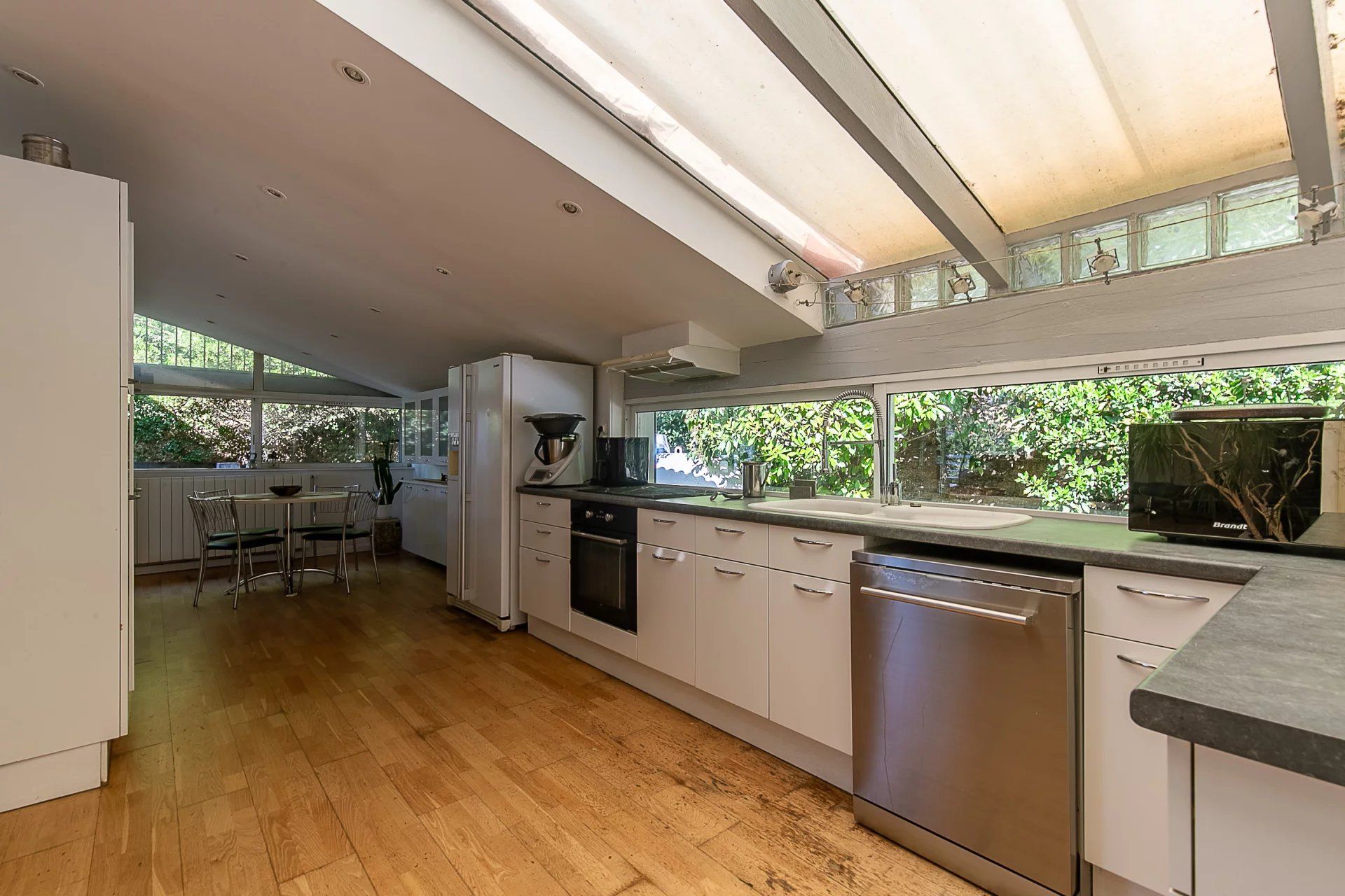 PEYPIN Au calme absolu, superbe maison familiale avec piscine et jardin