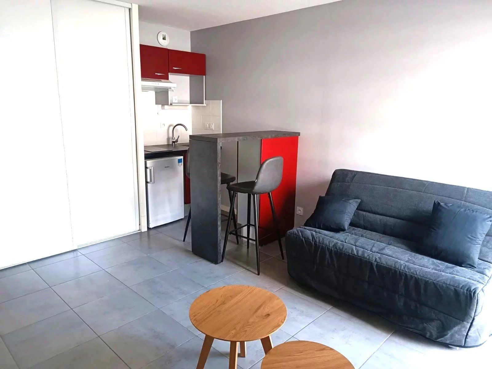 BASTIDE – PROCHE PLACE STALINGRAD -  T1 26,50m²  – Emplacement recherché