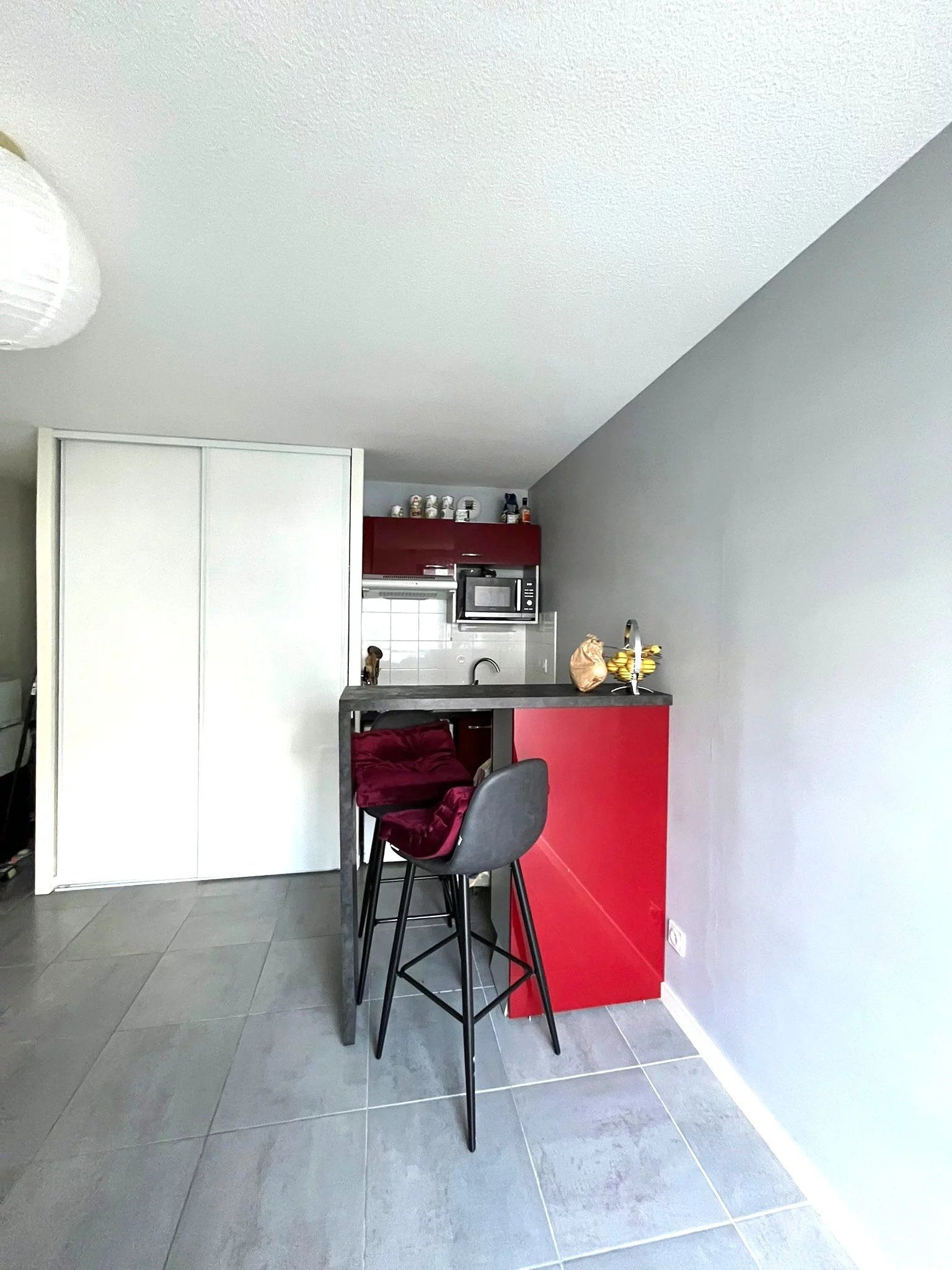 BASTIDE – PROCHE PLACE STALINGRAD -  T1 26,50m²  – Emplacement recherché
