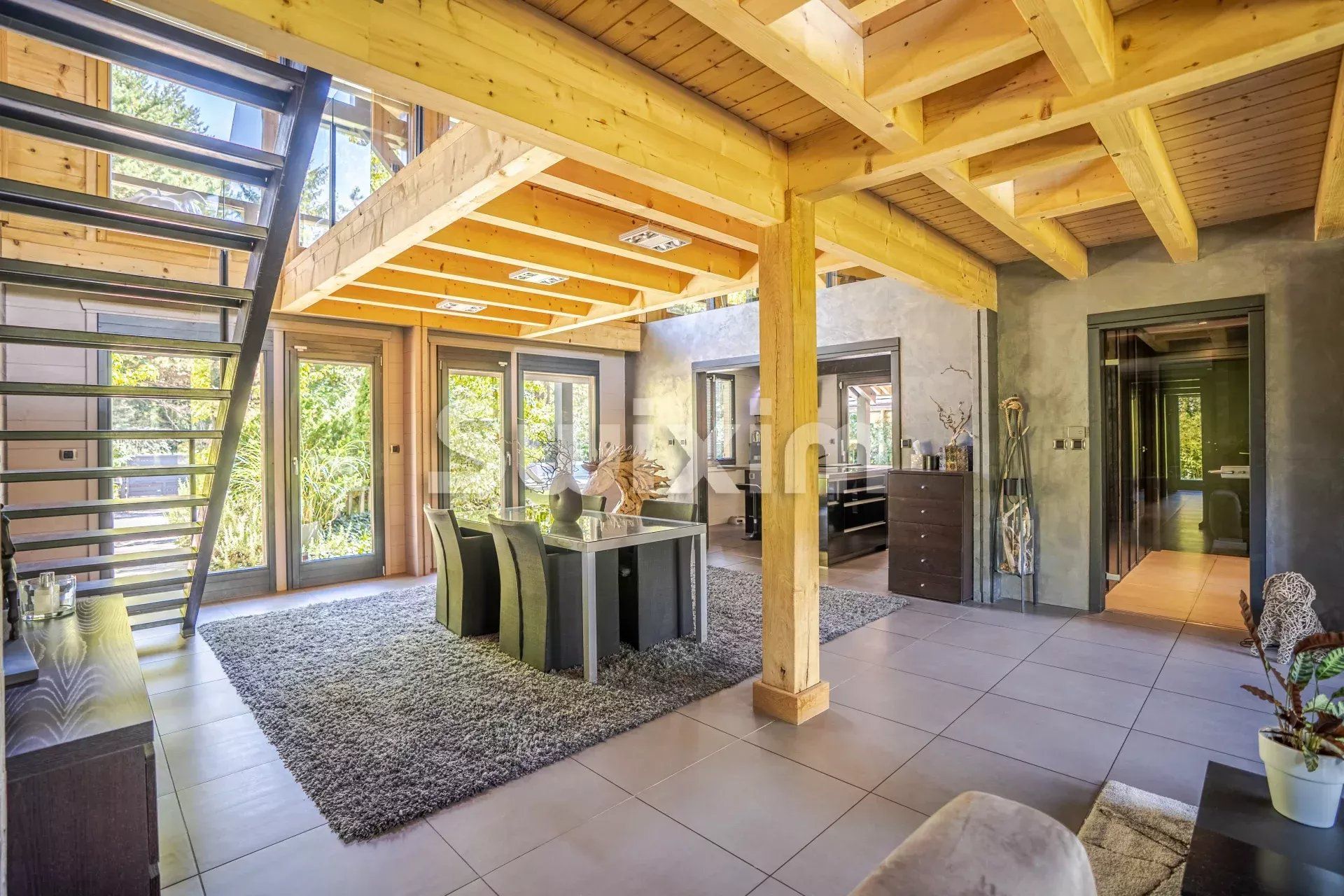 Maison architecte T9 de 220m2 avec piscine sur parcelle de 1'600m2!