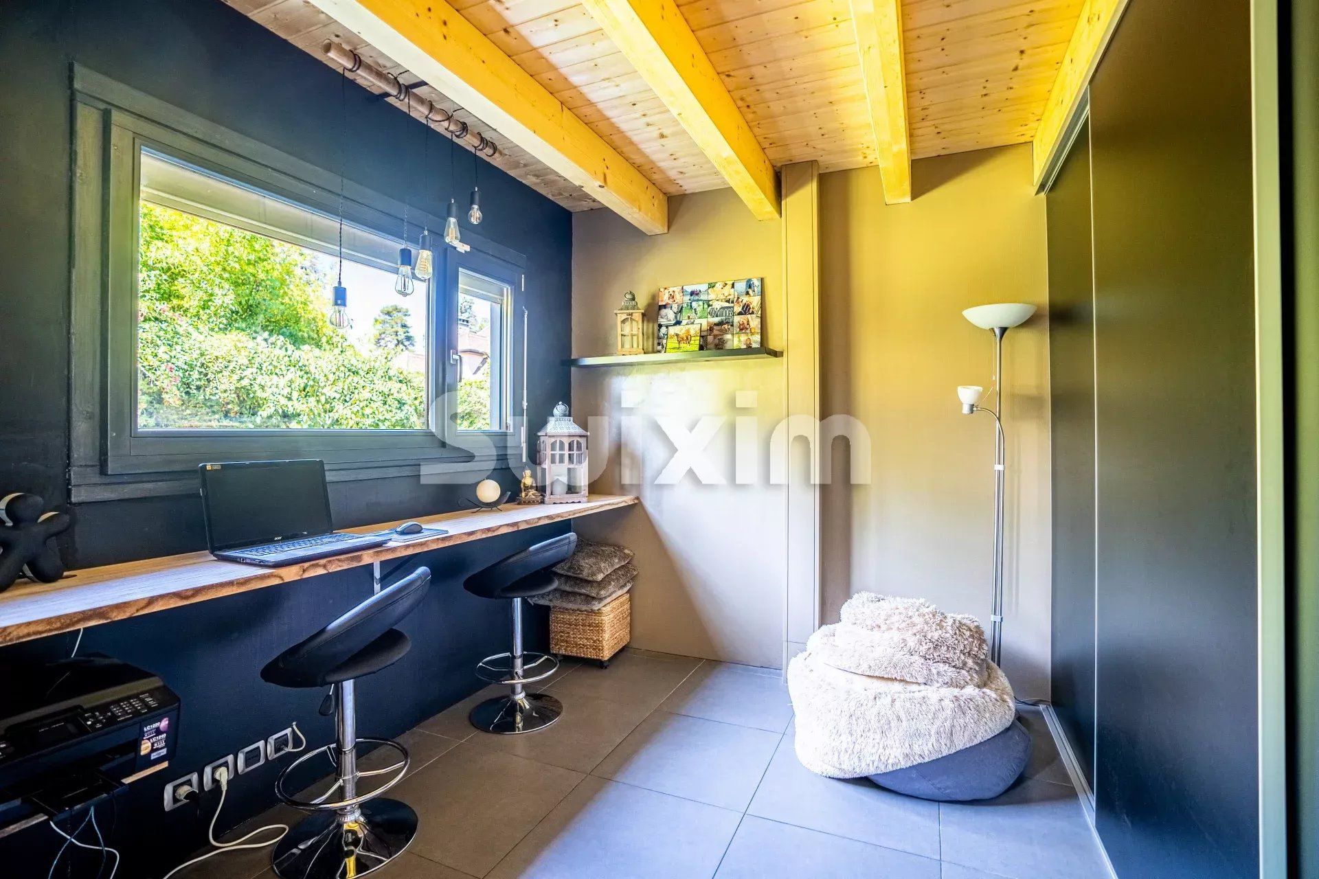 Maison architecte T9 de 220m2 avec piscine sur parcelle de 1'600m2!