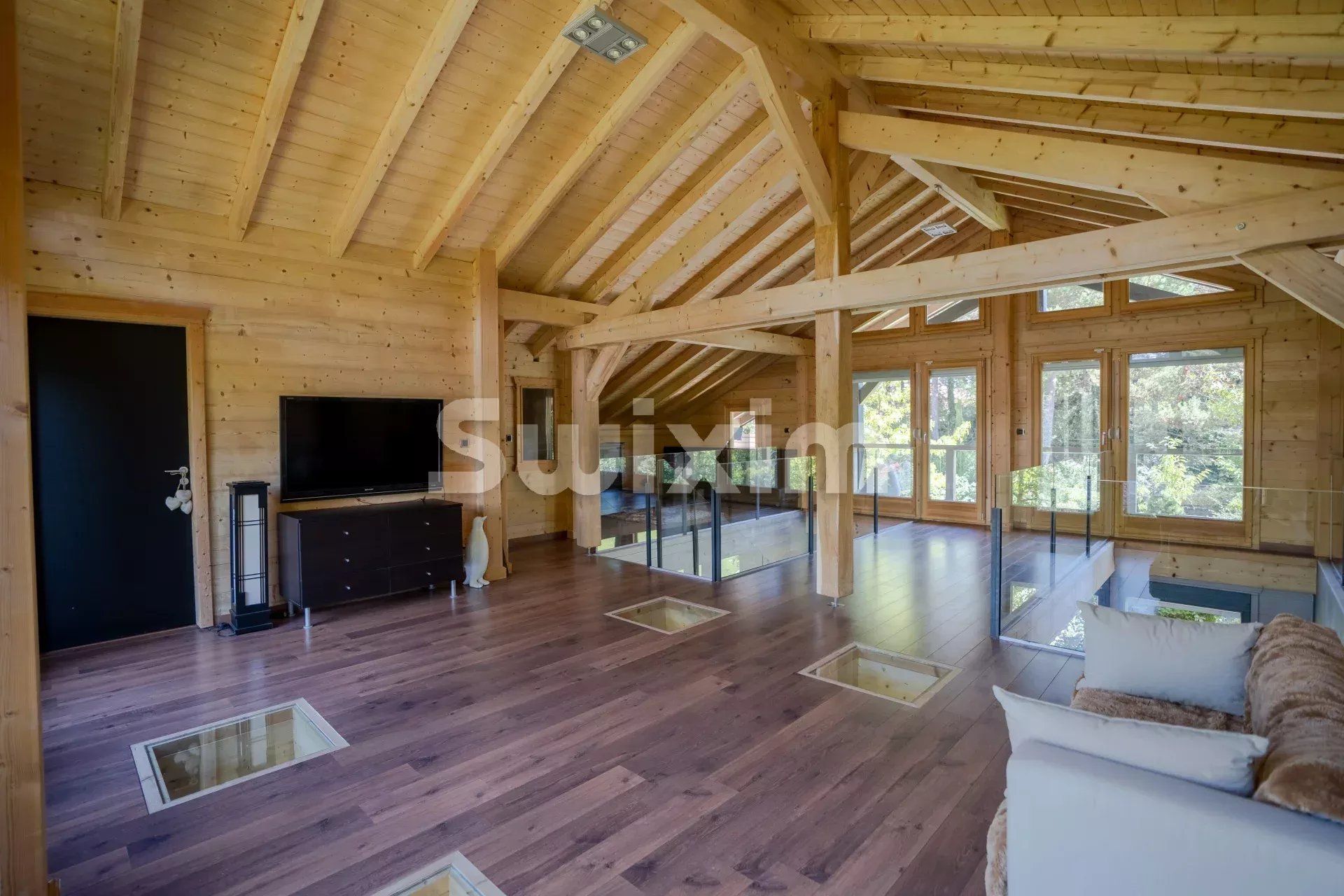 Maison architecte T9 de 220m2 avec piscine sur parcelle de 1'600m2!