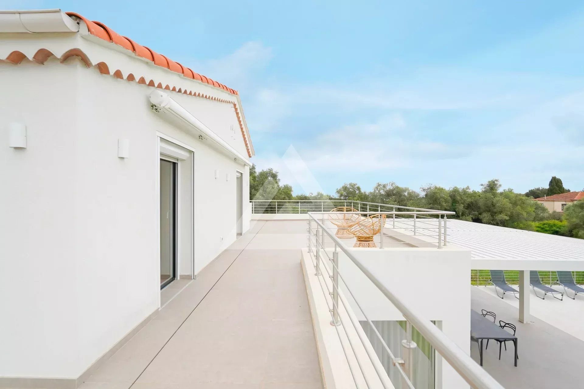 FULLY RENOVATED CONTEMPORARY VILLA - VILLEFRANCHE SUR MER - SWIMMING POOL