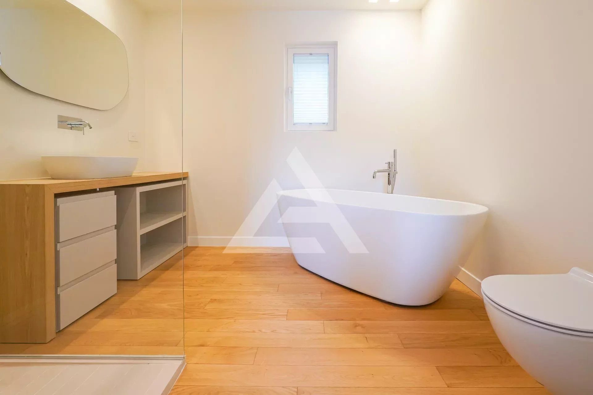 FULLY RENOVATED CONTEMPORARY VILLA - VILLEFRANCHE SUR MER - SWIMMING POOL