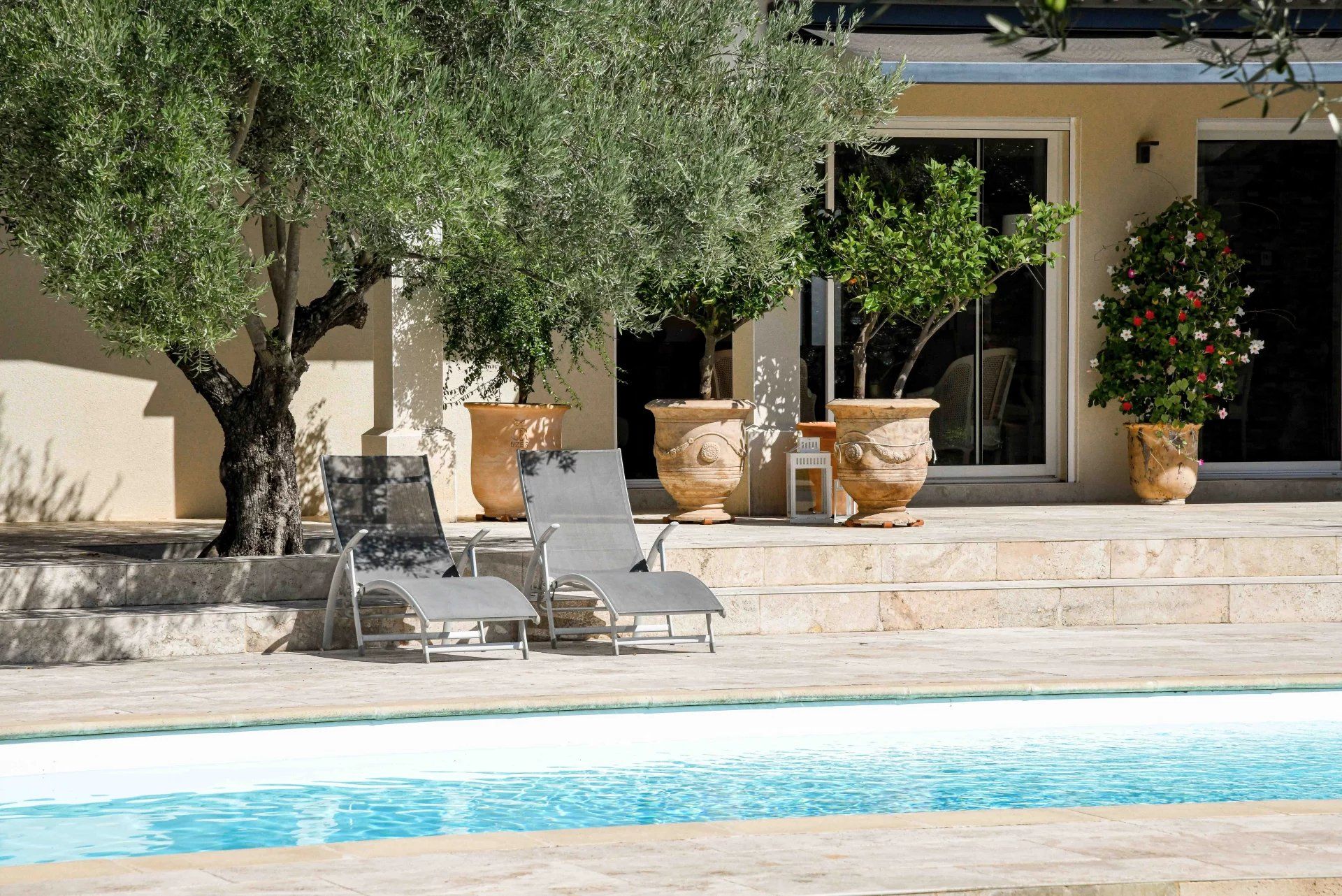 Élégante propriété de plain-pied de 199 m² avec piscine, dans un village prisé