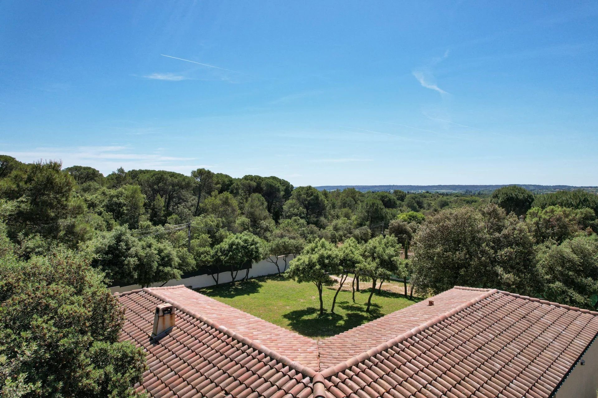 Uzès : maison méridionale avec jardin paysagé