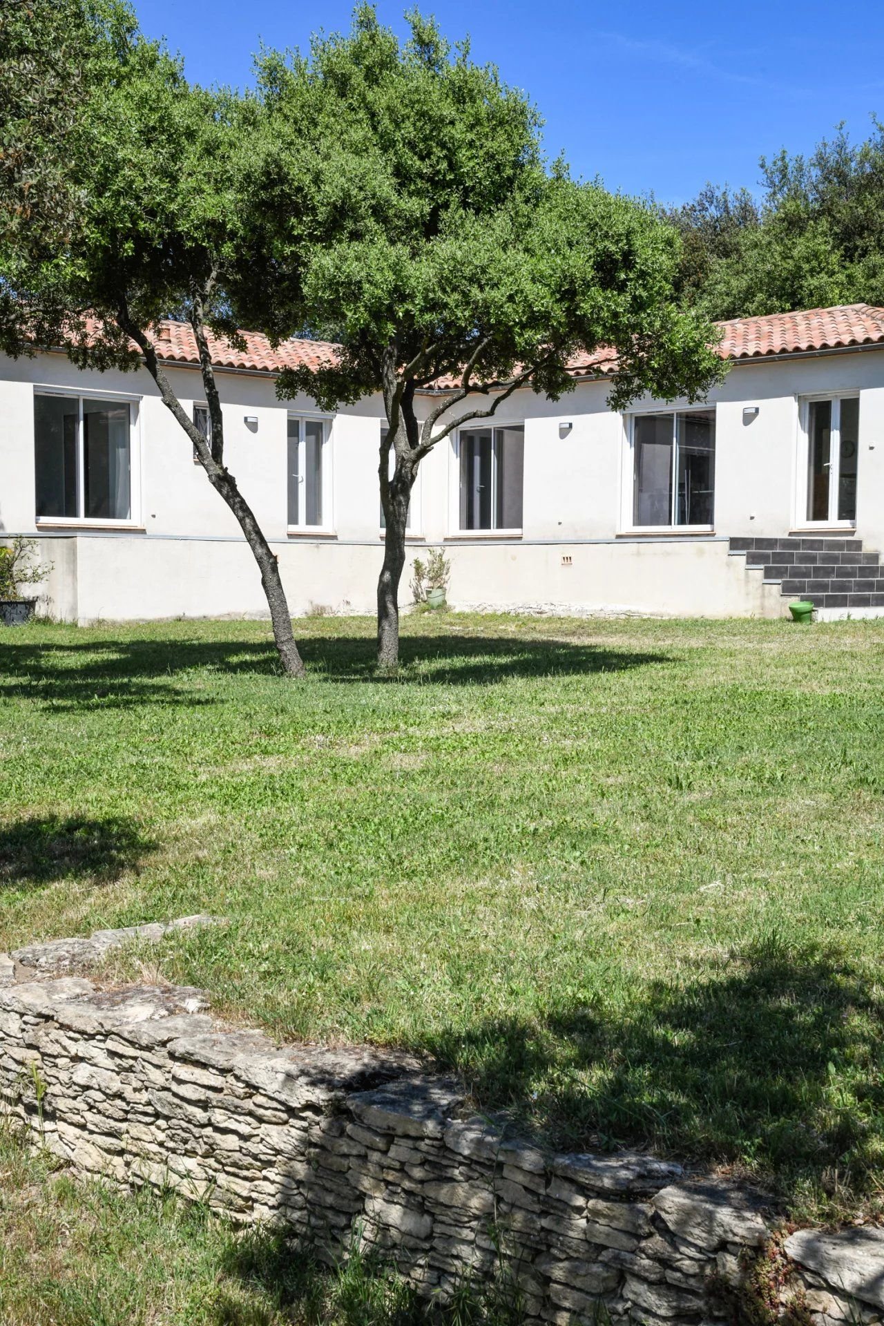 Uzès : maison méridionale avec jardin paysagé