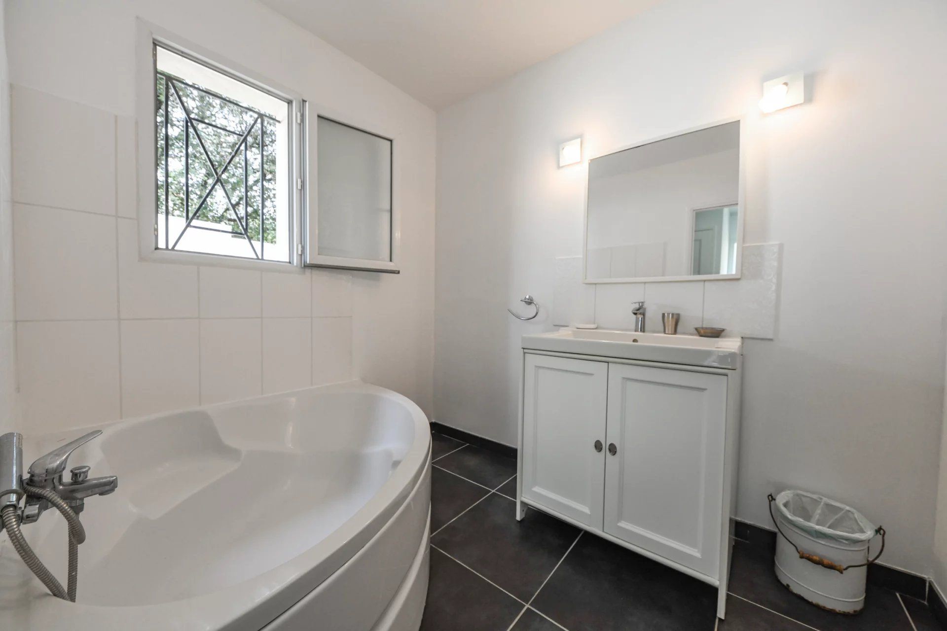 Uzès : maison méridionale avec jardin paysagé