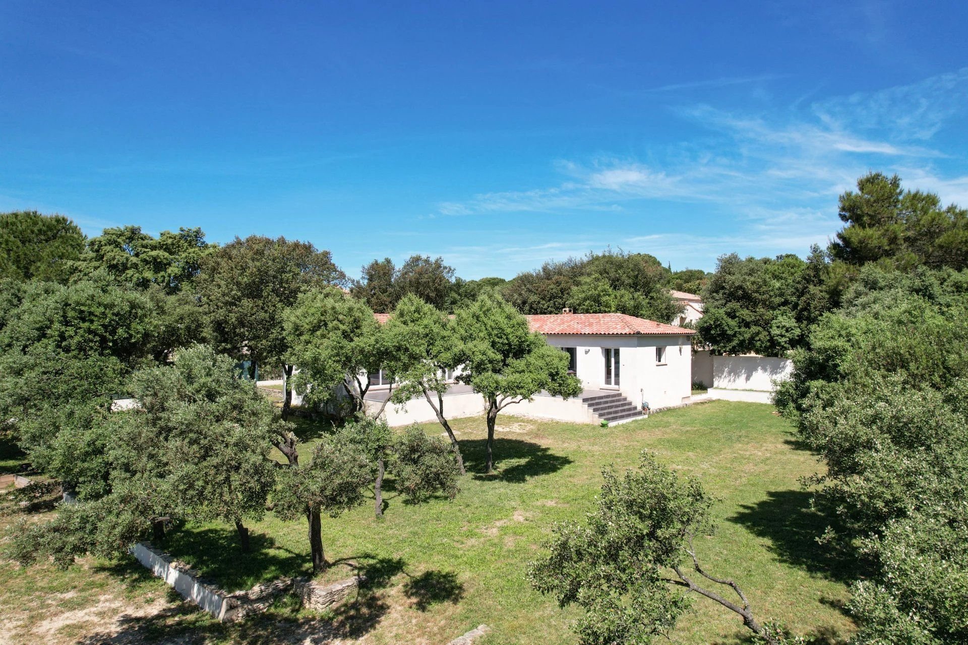 Uzès : maison méridionale avec jardin paysagé