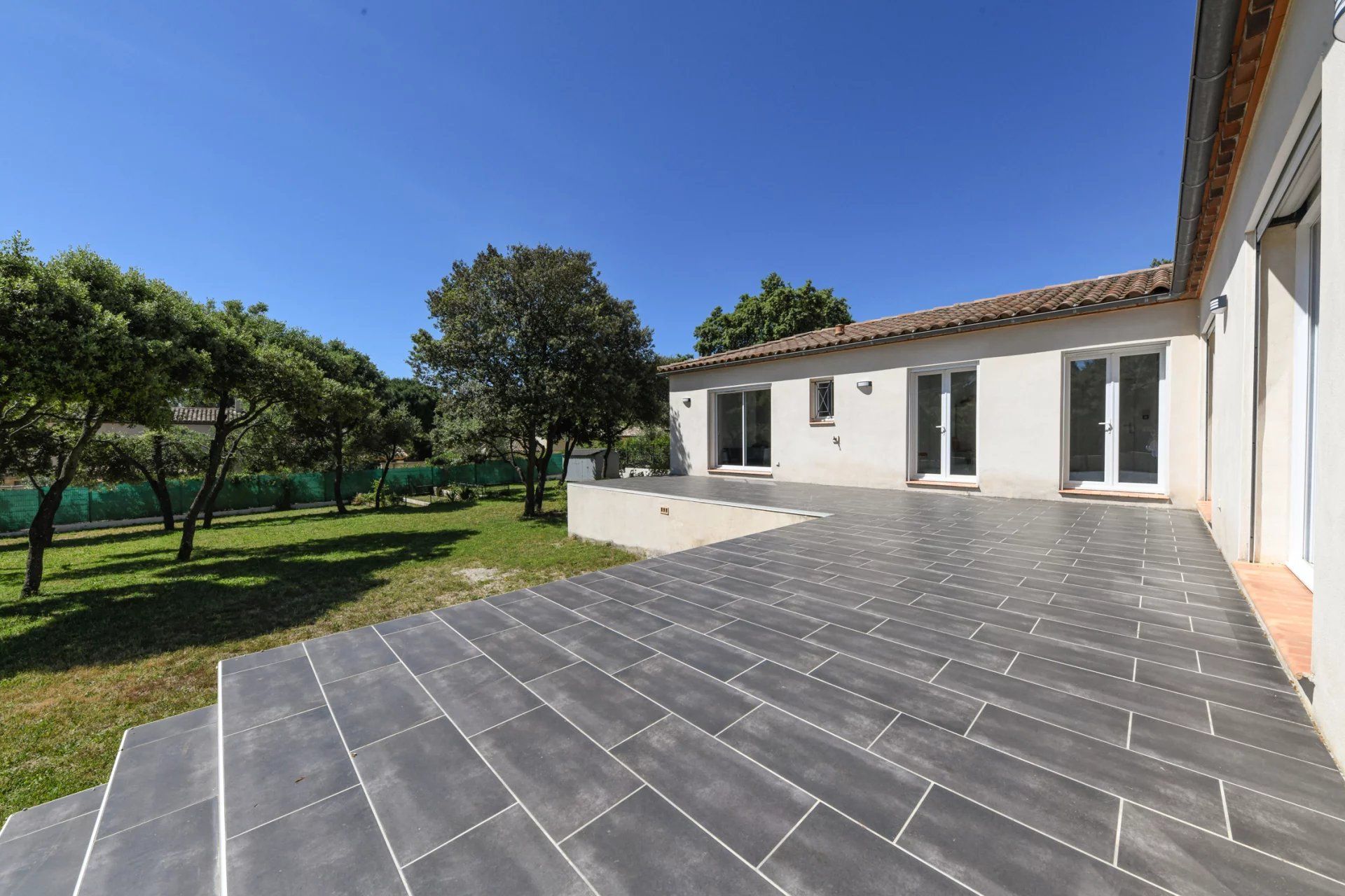 Uzès : maison méridionale avec jardin paysagé