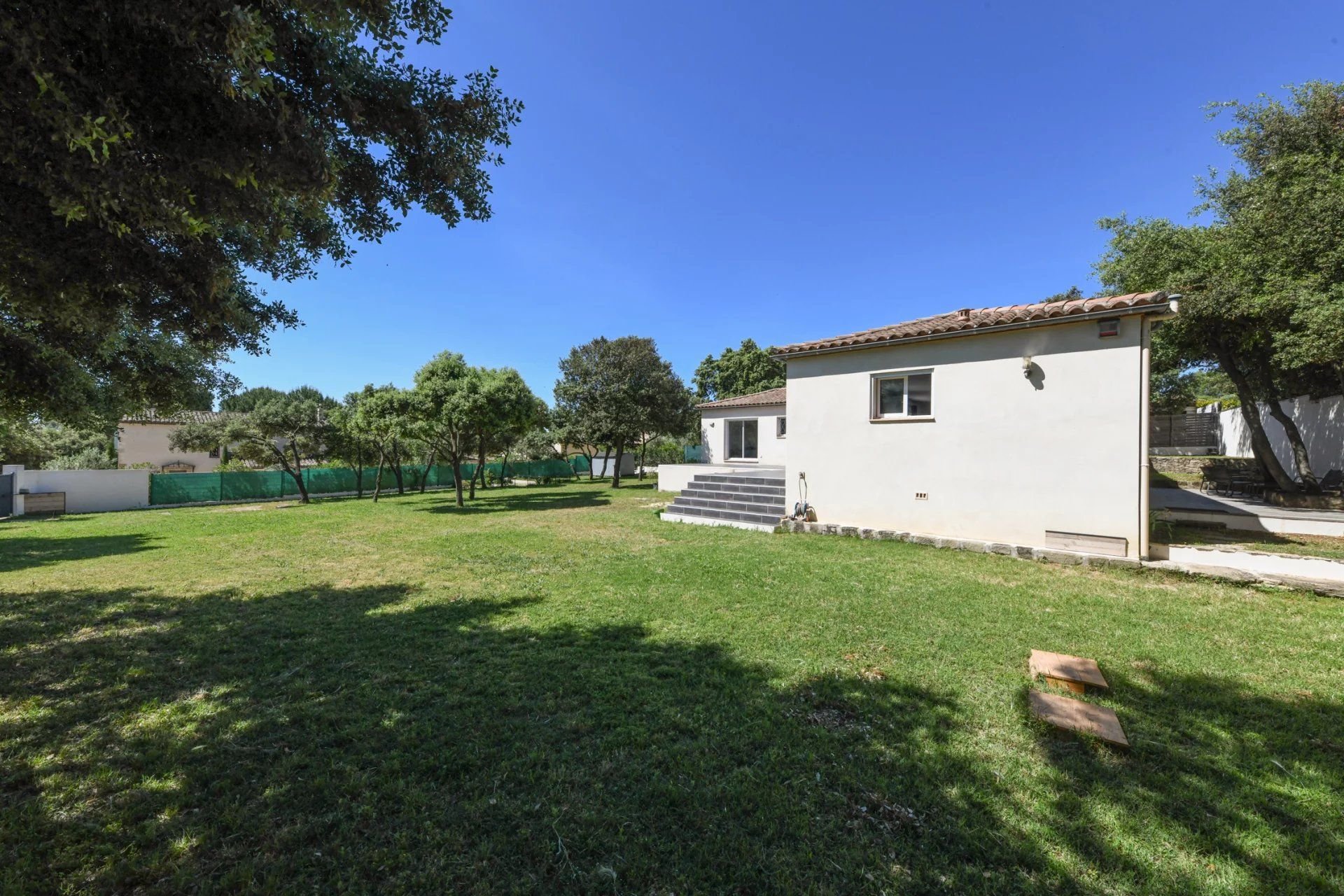 Uzès : maison méridionale avec jardin paysagé