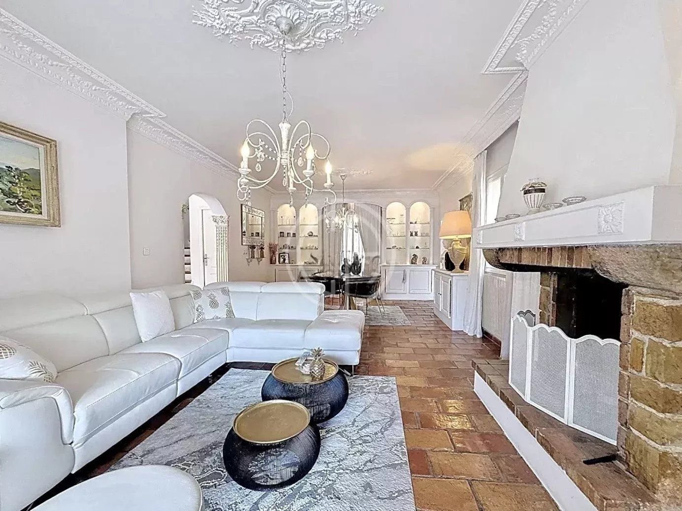 VILLA FAMILIALE - DEPENDANCES - SAUNA SALLE DE SPORT