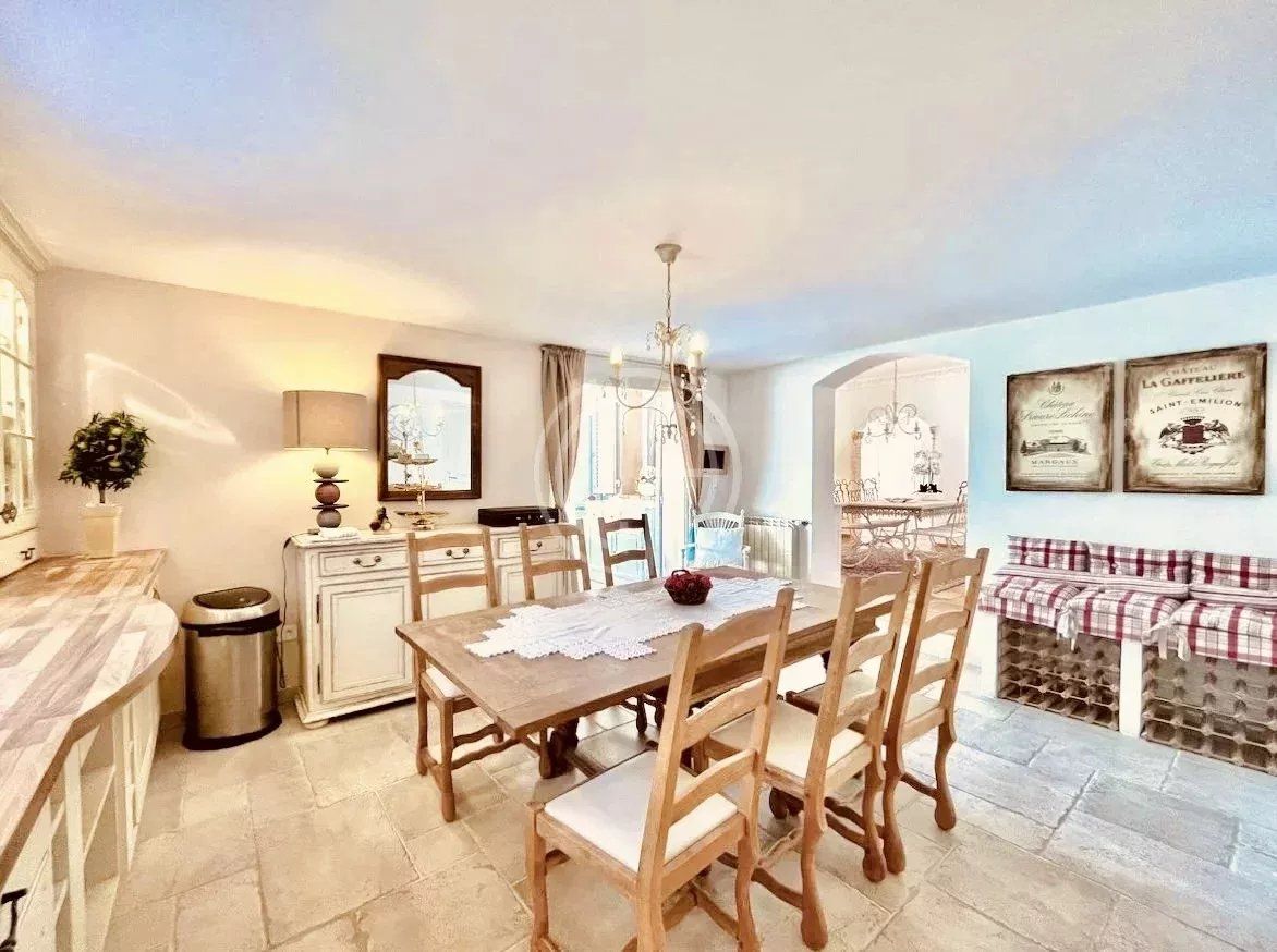 VILLA FAMILIALE - DEPENDANCES - SAUNA SALLE DE SPORT