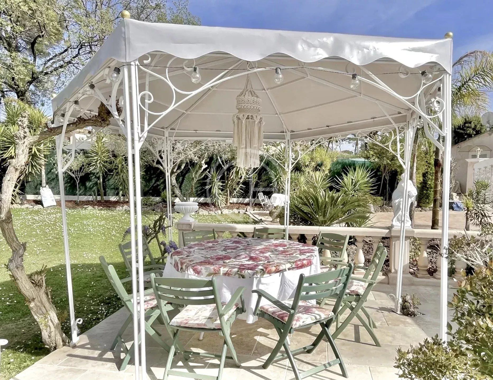 VILLA FAMILIALE - DEPENDANCES - SAUNA SALLE DE SPORT