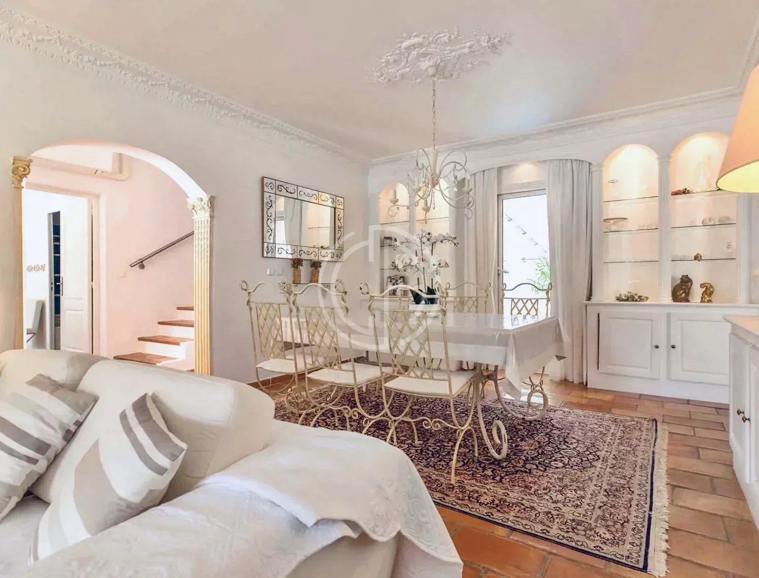 VILLA FAMILIALE - DEPENDANCES - SAUNA SALLE DE SPORT