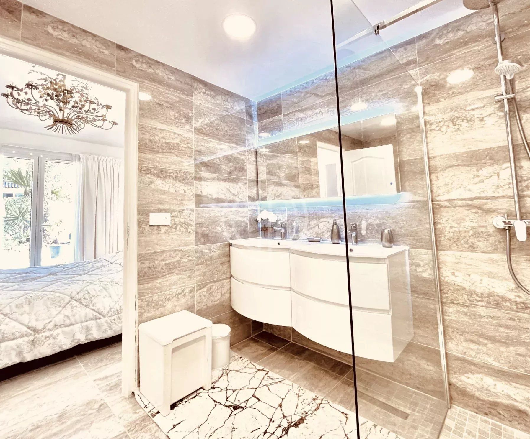 VILLA FAMILIALE - DEPENDANCES - SAUNA SALLE DE SPORT